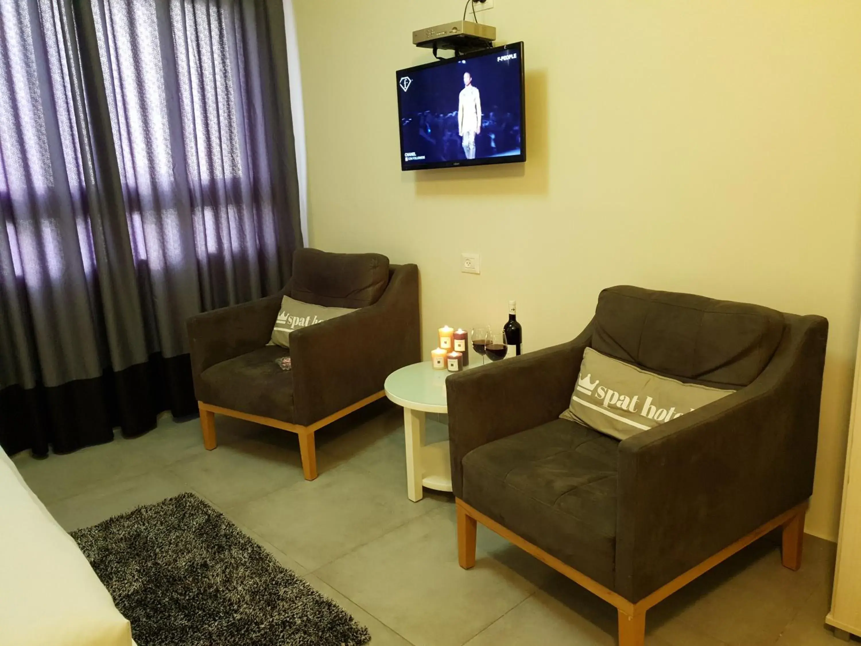 Photo of the whole room, Seating Area in Spat Hotel Ashdod