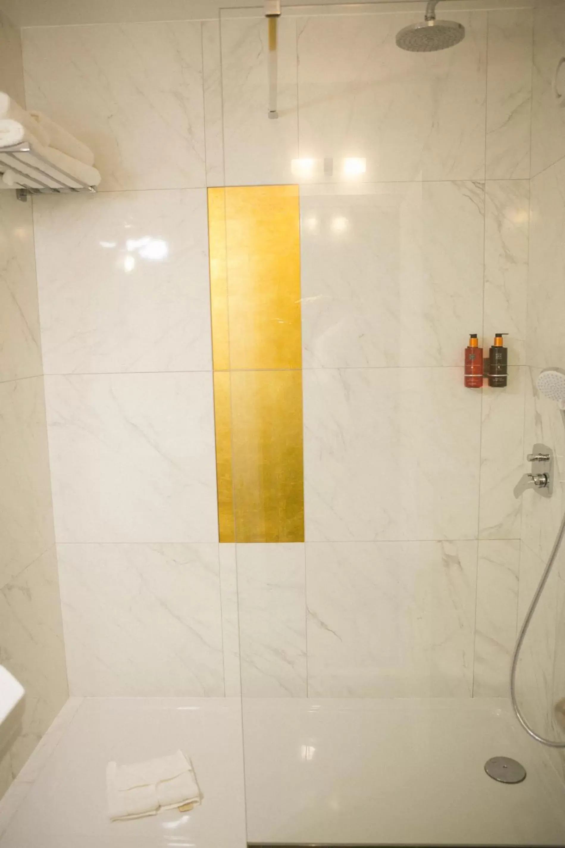 Shower, Bathroom in Hôtel Le Versailles