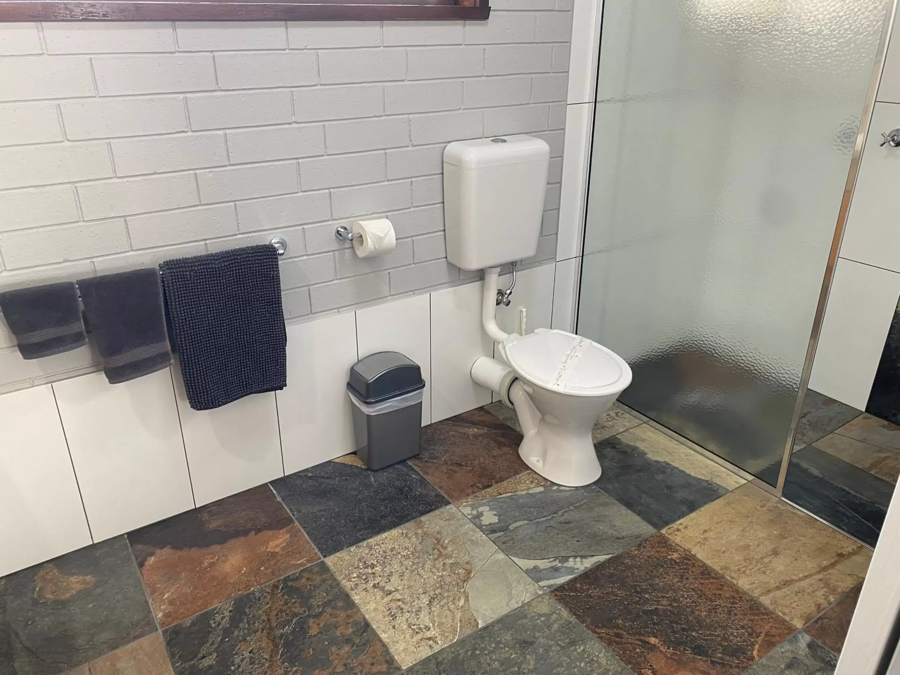 Bathroom in Mariner Motel