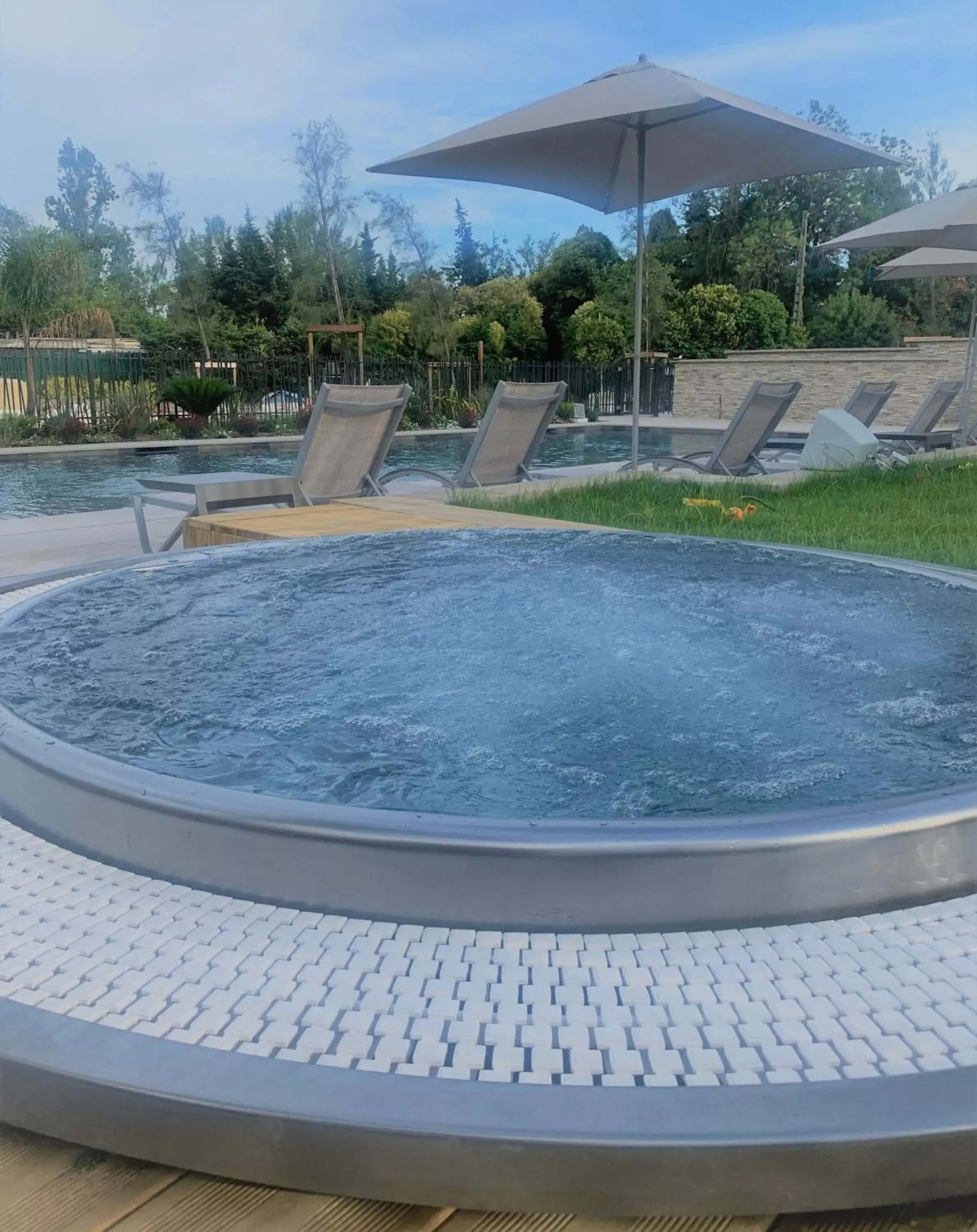 Hot Tub, Swimming Pool in Ilot du Golf BW Premier Collection