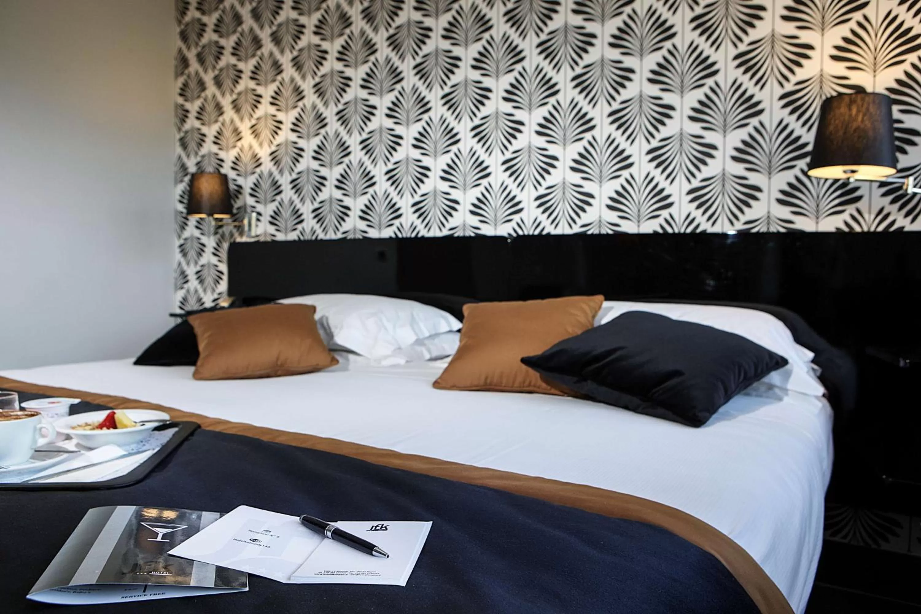 Photo of the whole room, Bed in Best Western JFK Hotel