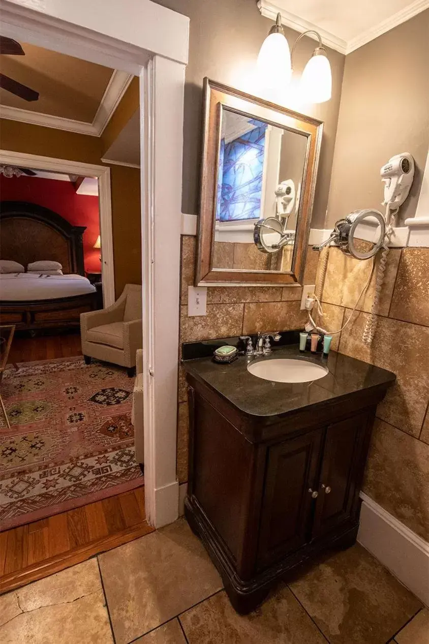 Bathroom in Casablanca Inn on the Bay