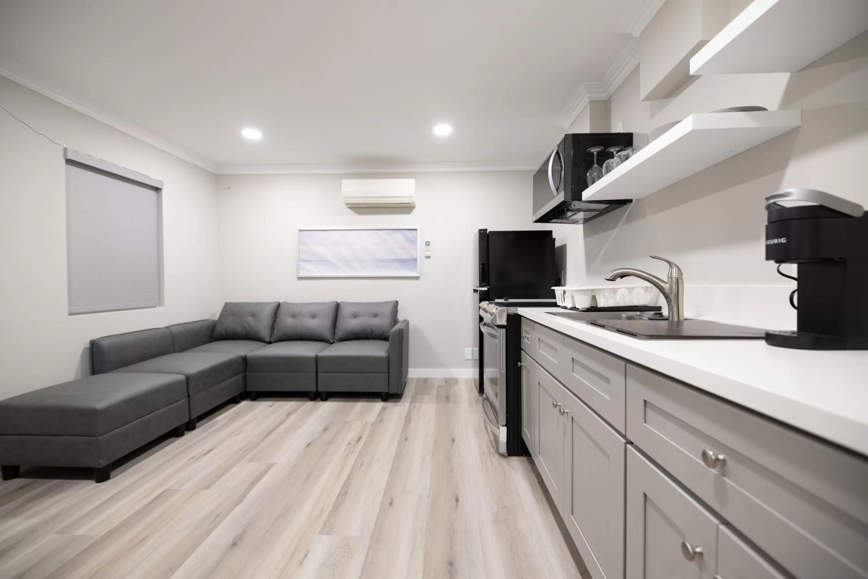 Kitchen or kitchenette in Omeo Suites