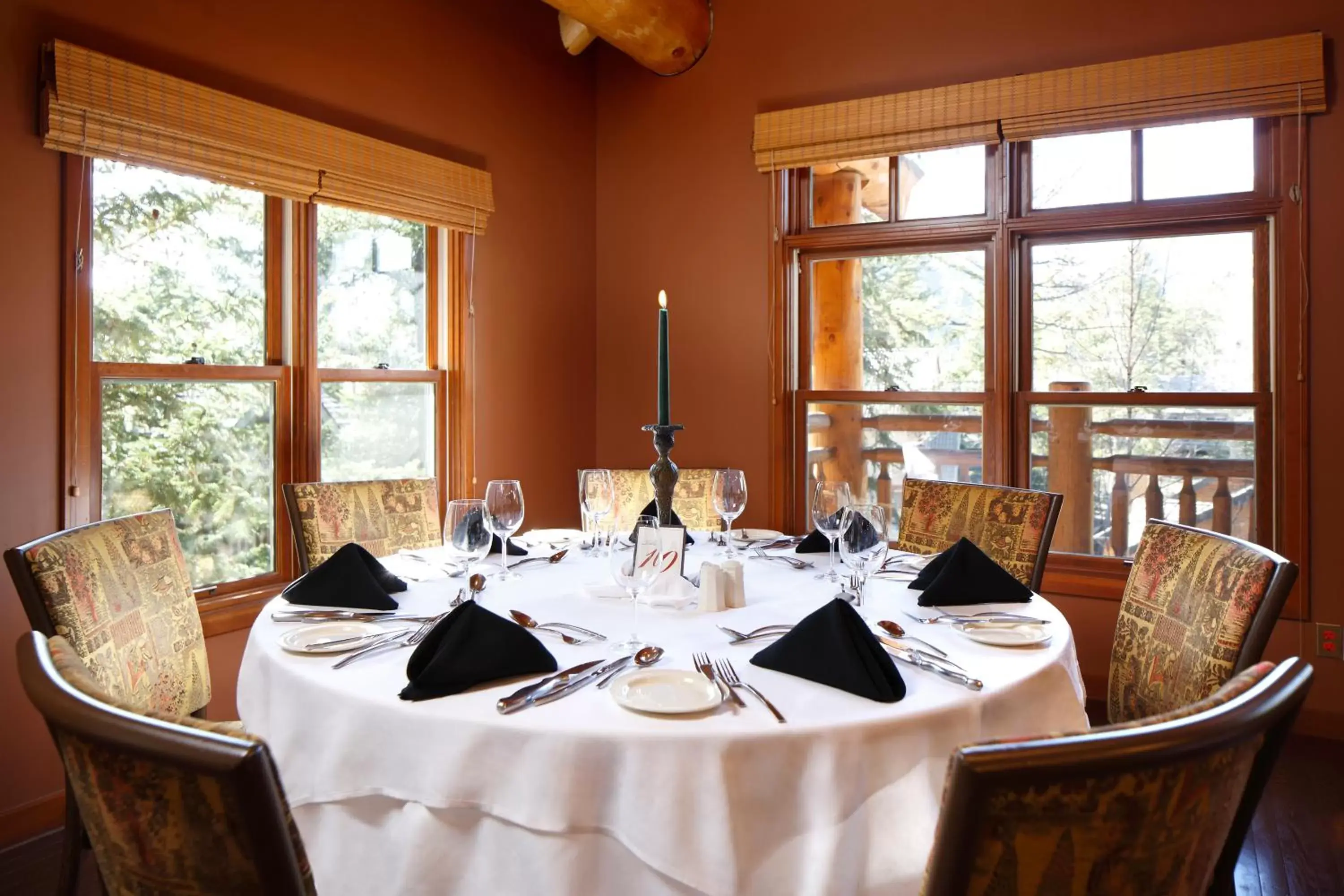 Restaurant/Places to Eat in Buffalo Mountain Lodge