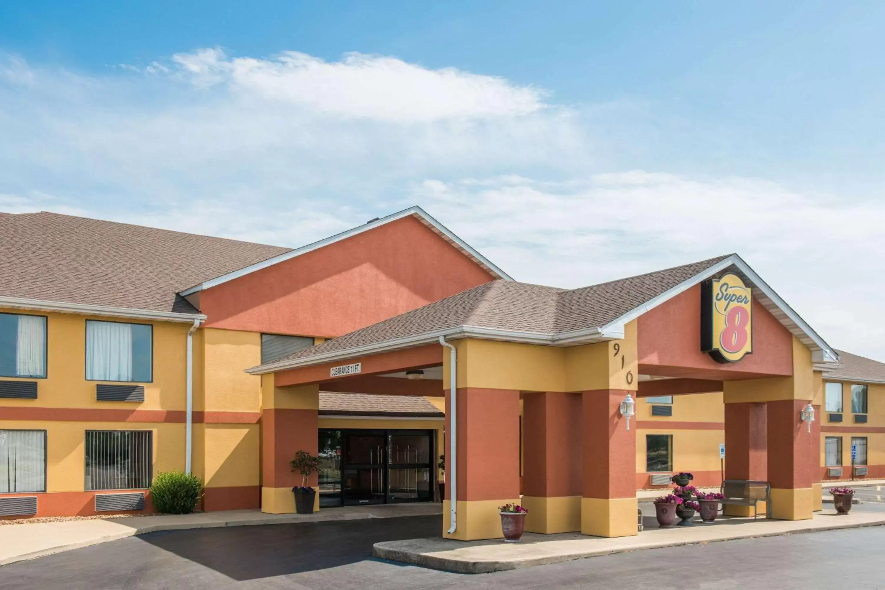 Property Building in Super 8 by Wyndham Troy IL/St. Louis Area