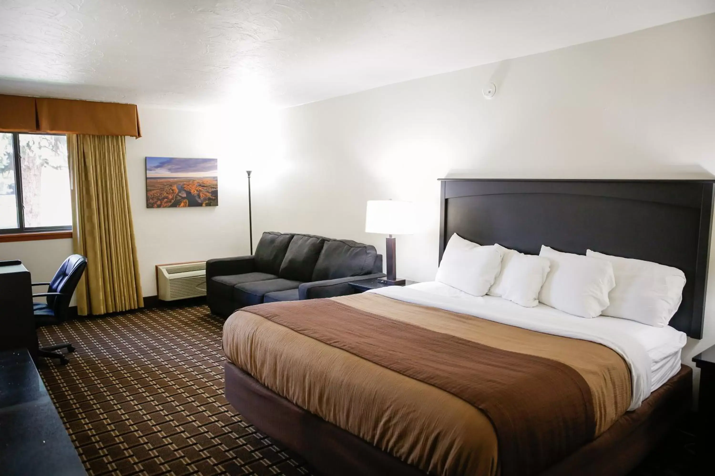 Bedroom, Bed in Billings Hotel & Convention Center