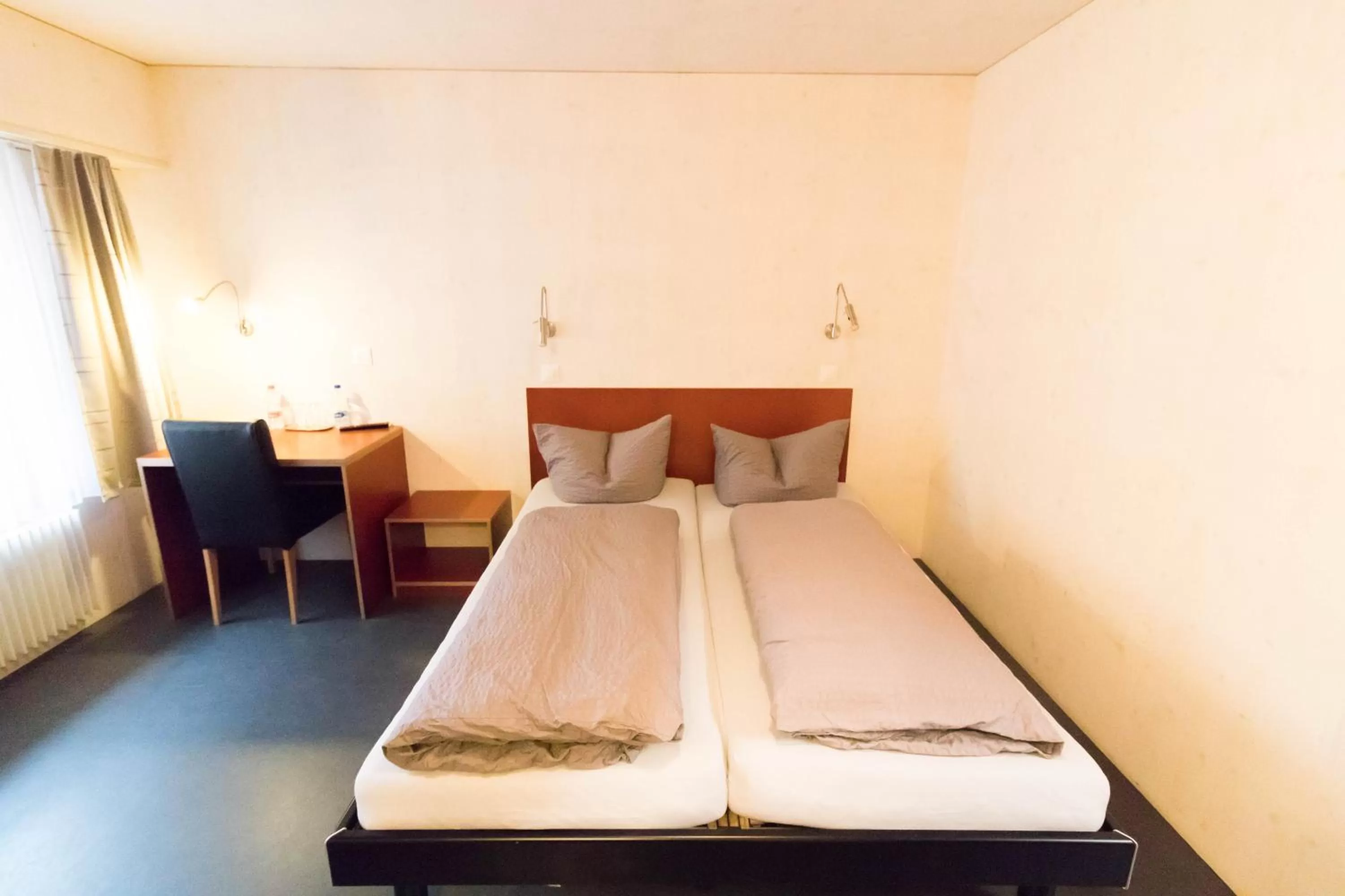 Bedroom, Bed in Gasthaus Ochsen