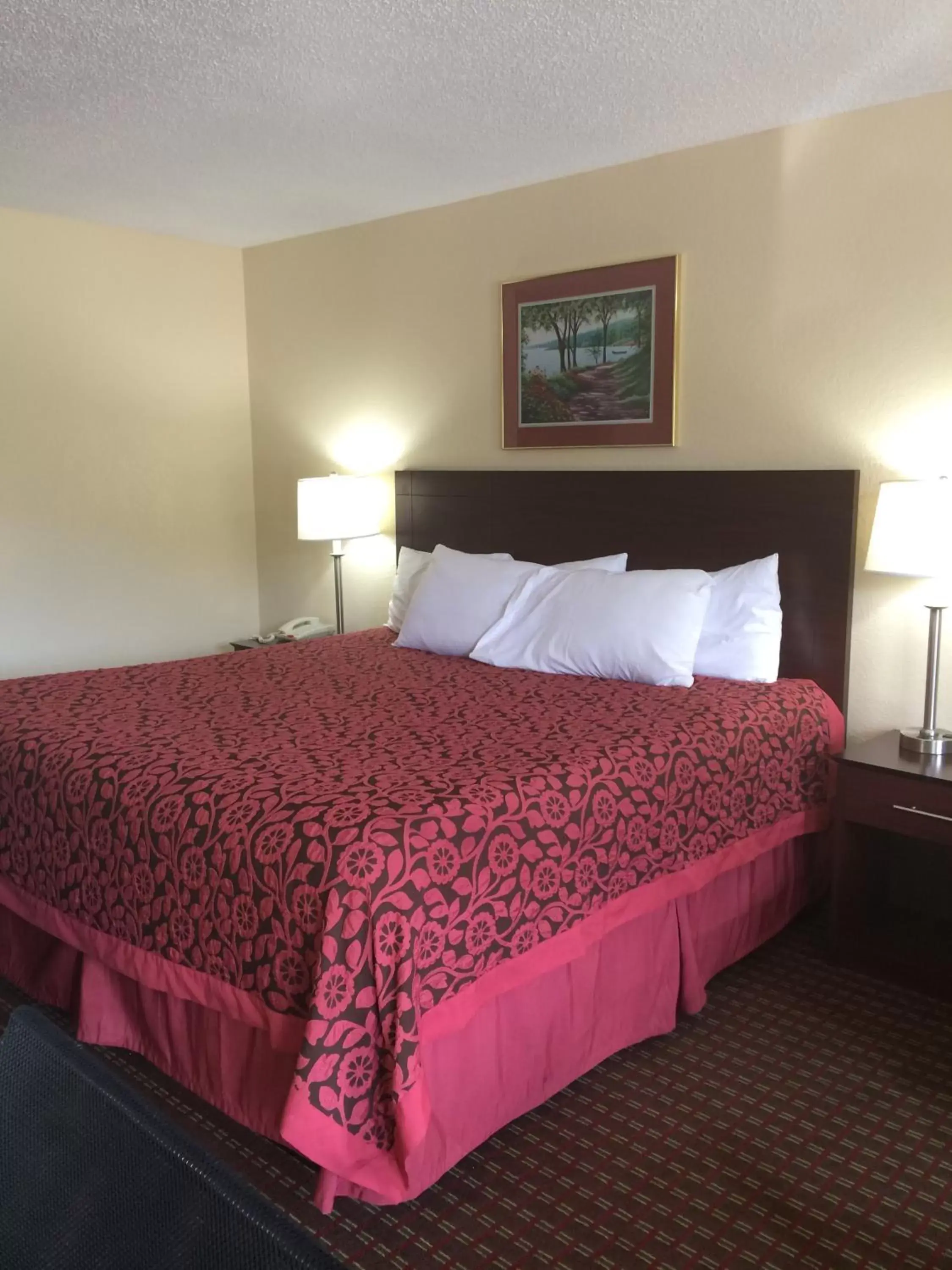 Bed in Days Inn by Wyndham Columbia NE Fort Jackson