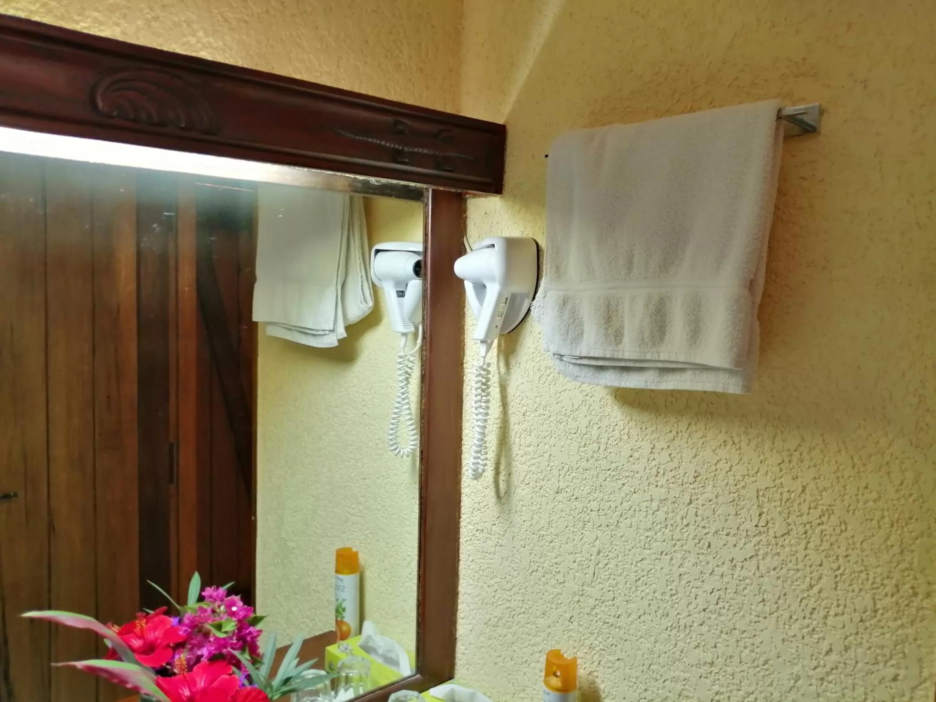 Shower in Hotel Jardin Savana Dakar