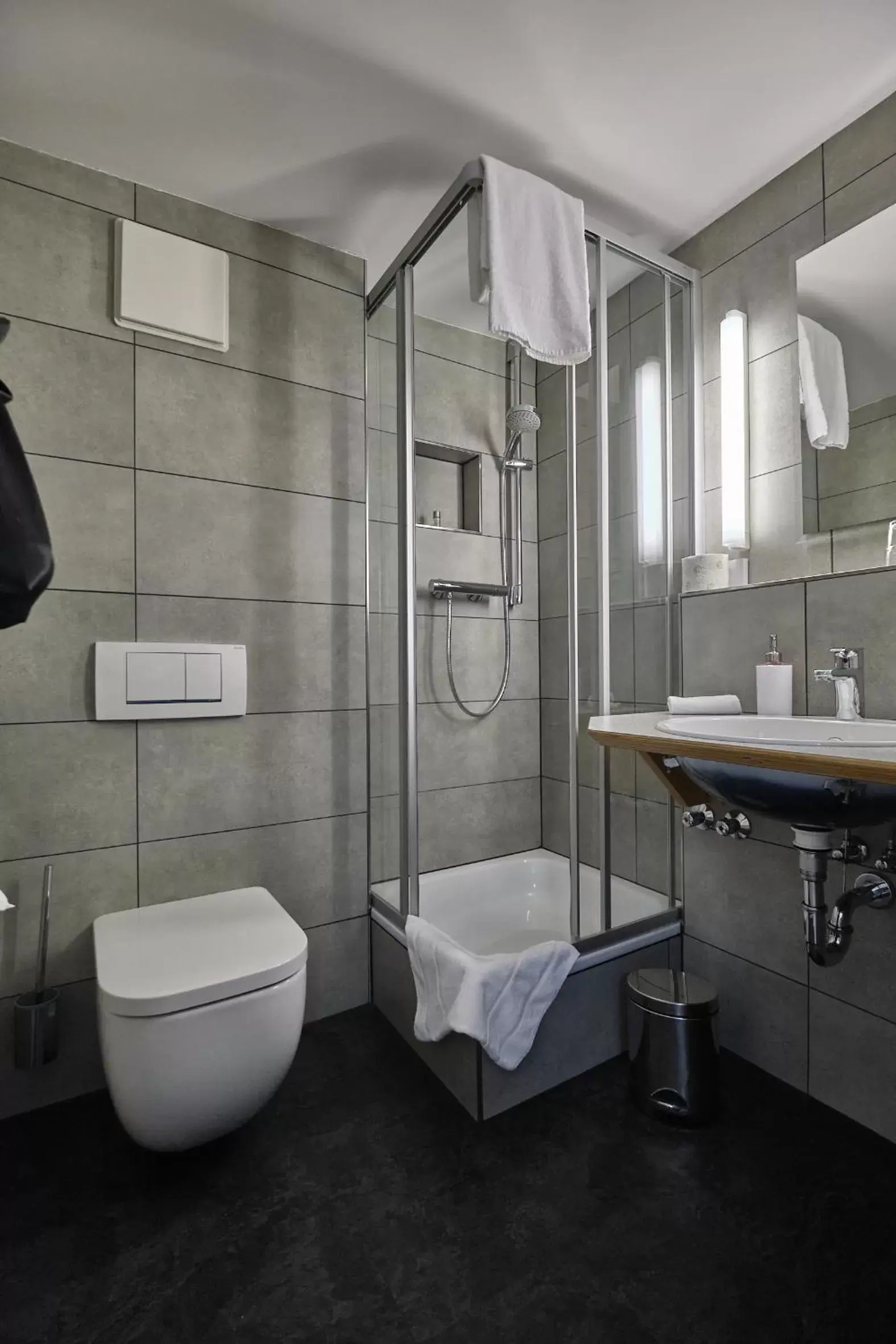 Bathroom in Hotel Roter Hahn