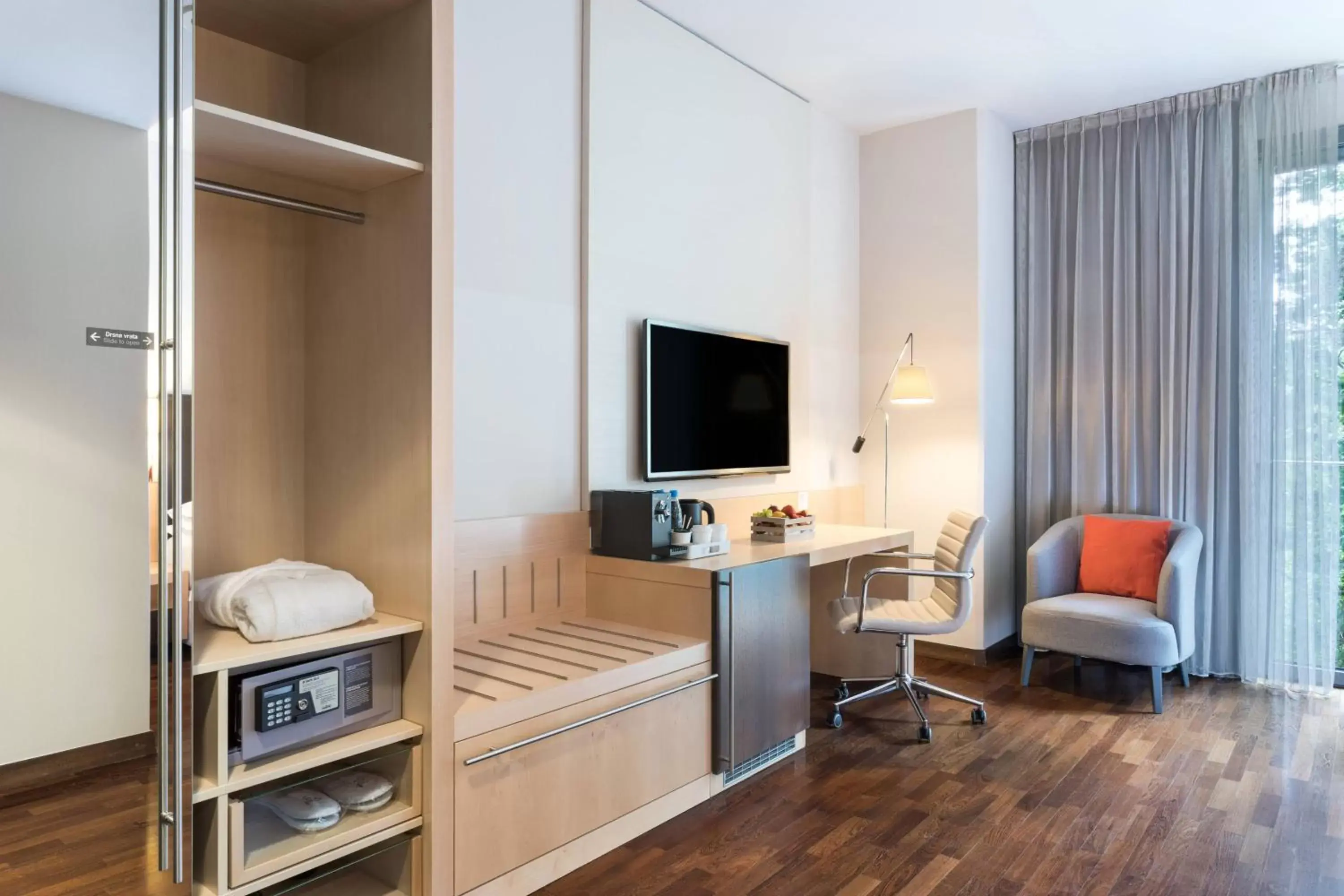 Photo of the whole room, TV/Entertainment Center in Four Points by Sheraton Ljubljana Mons