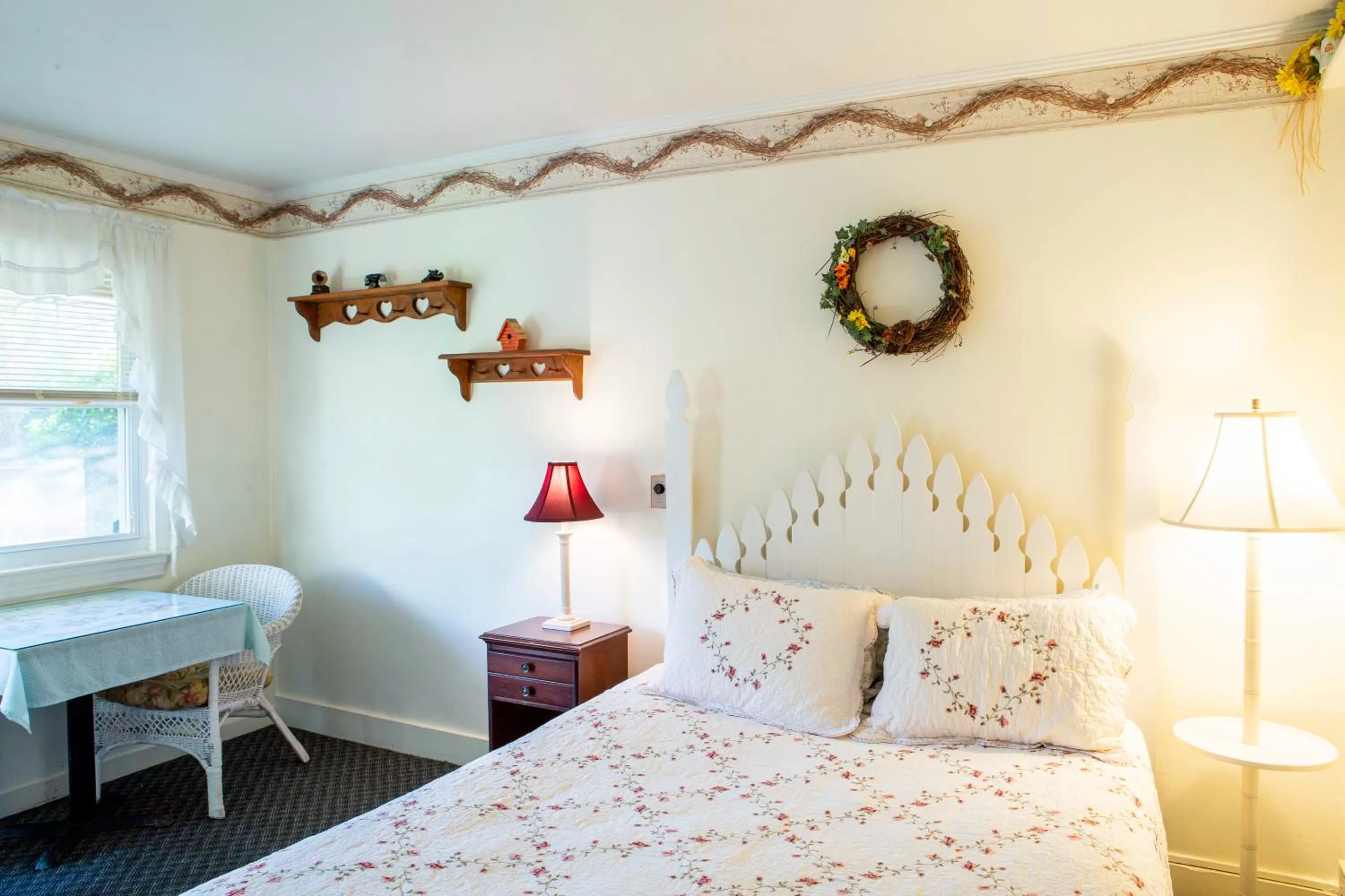 Bed in The Chimney Rock Inn & Cottages