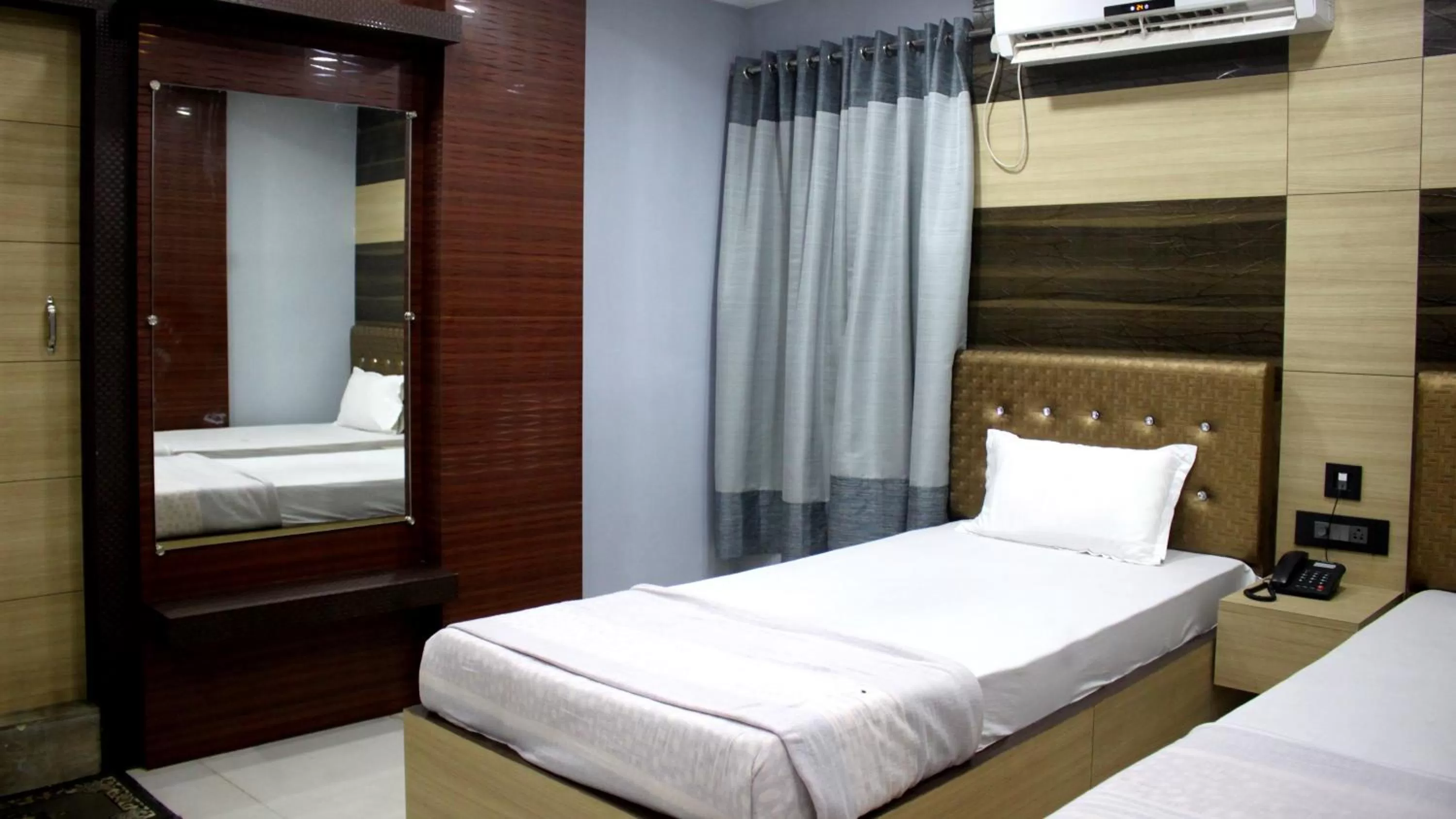 Bed in Hotel Shreemoyee Inn - Kamakhya Temple