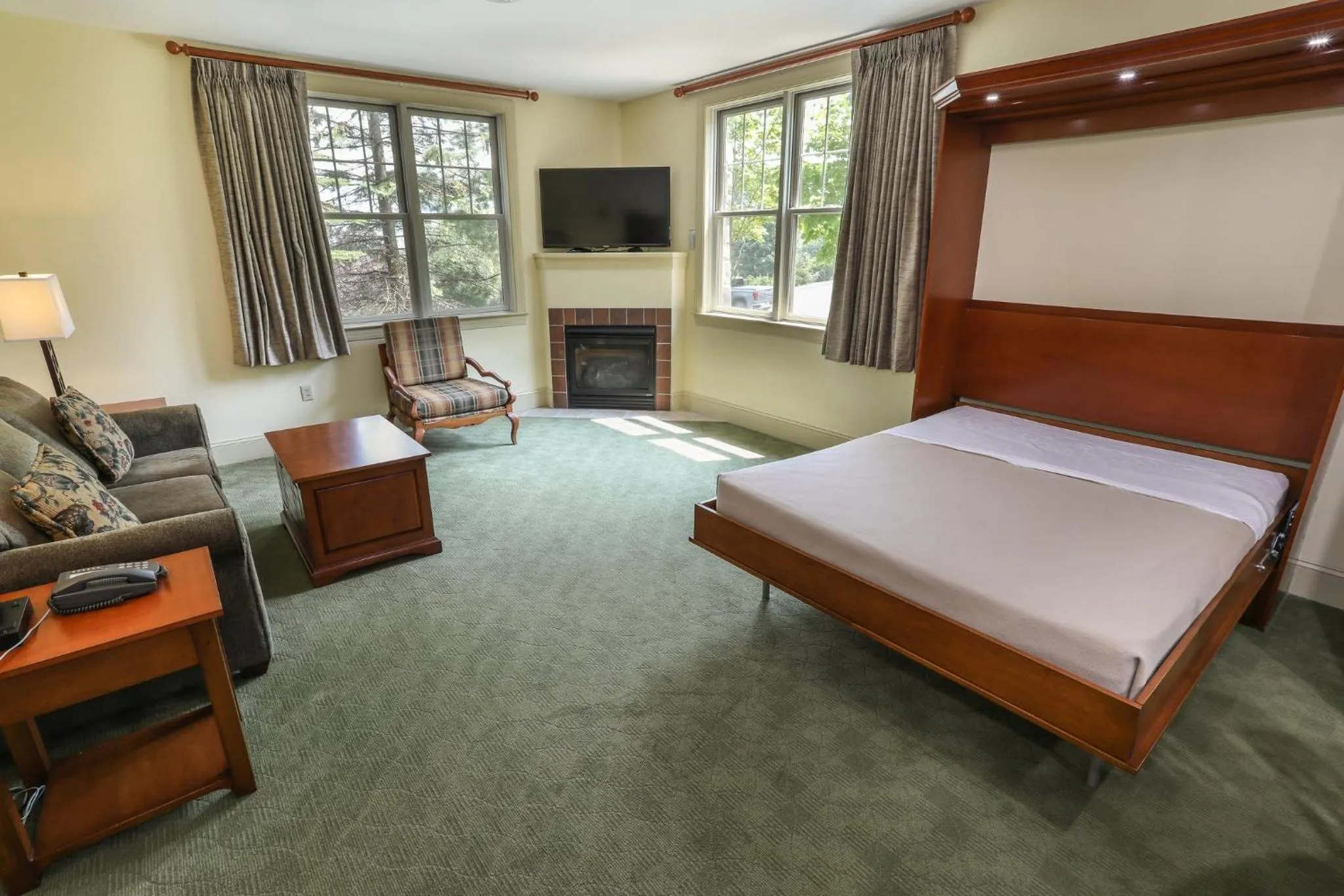 Living room, Bed in Kaatskill Mountain Club and Condos by Hunter Mountain