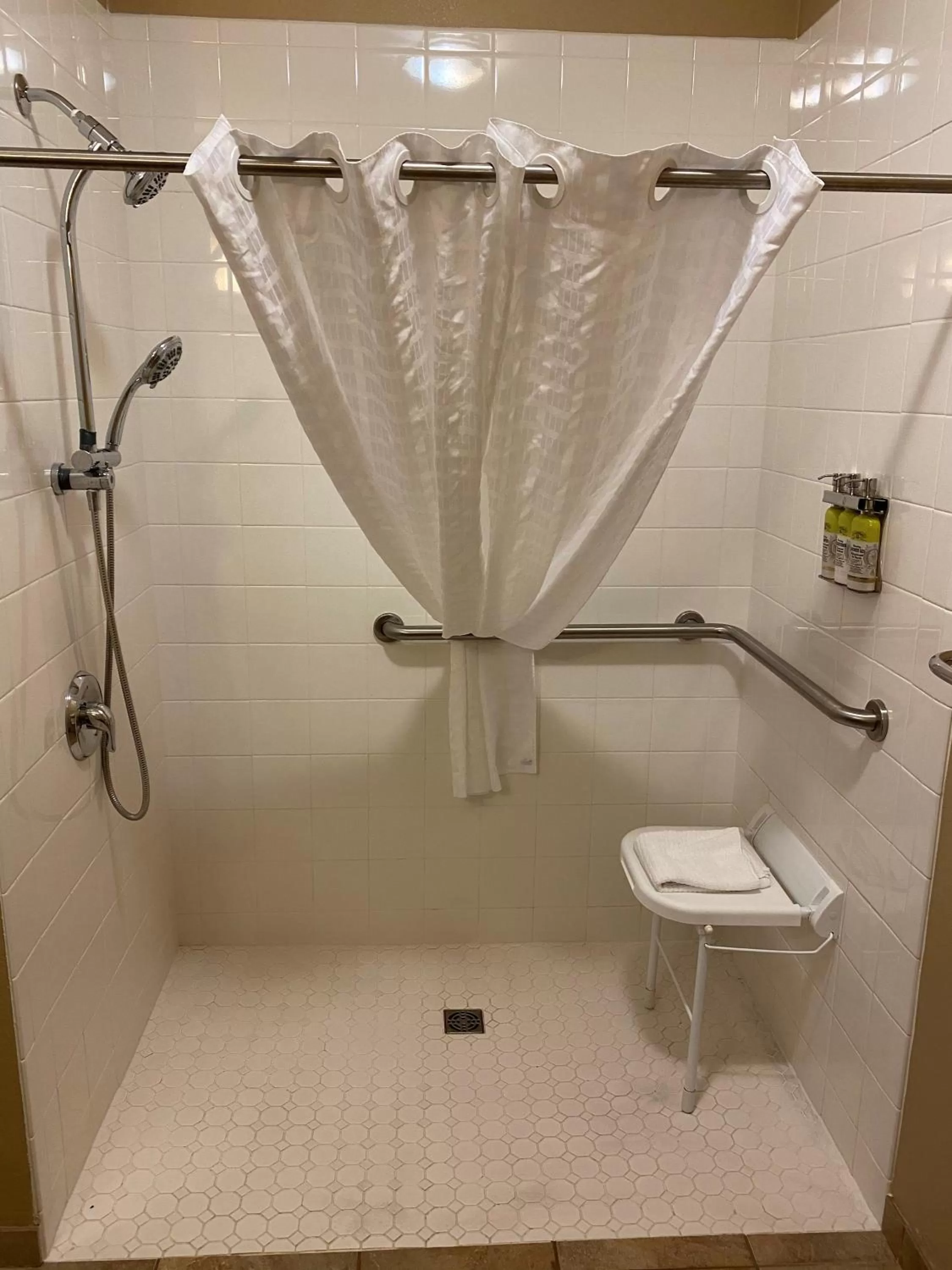 Bathroom in Candlewood Suites Radcliff - Fort Knox by IHG