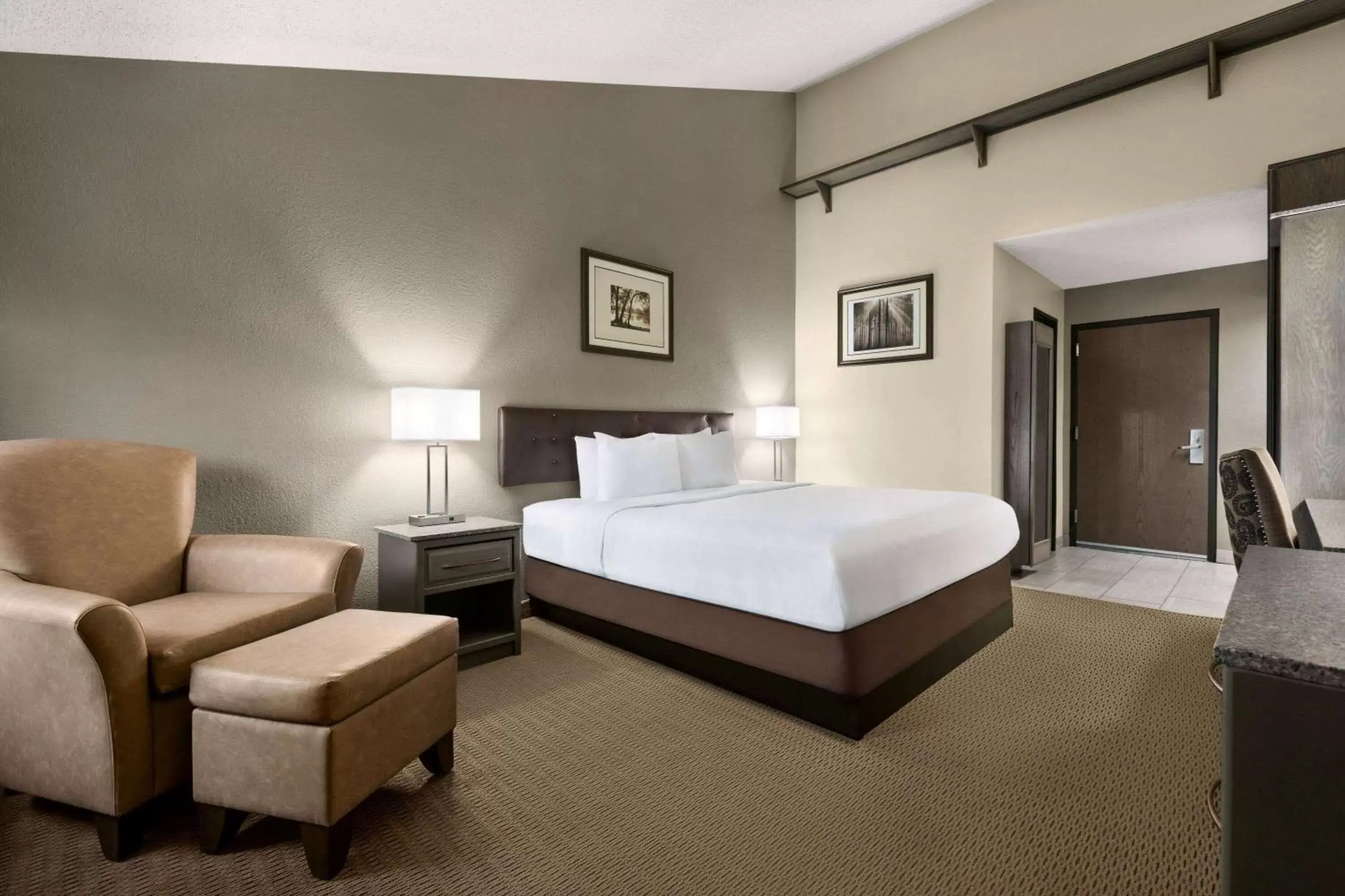 Deluxe Queen Room - Non-Smoking in Travelodge by Wyndham Coffeyville Deluxe Queen Room - Non-Smoking in Travelodge by Wyndham Coffeyville