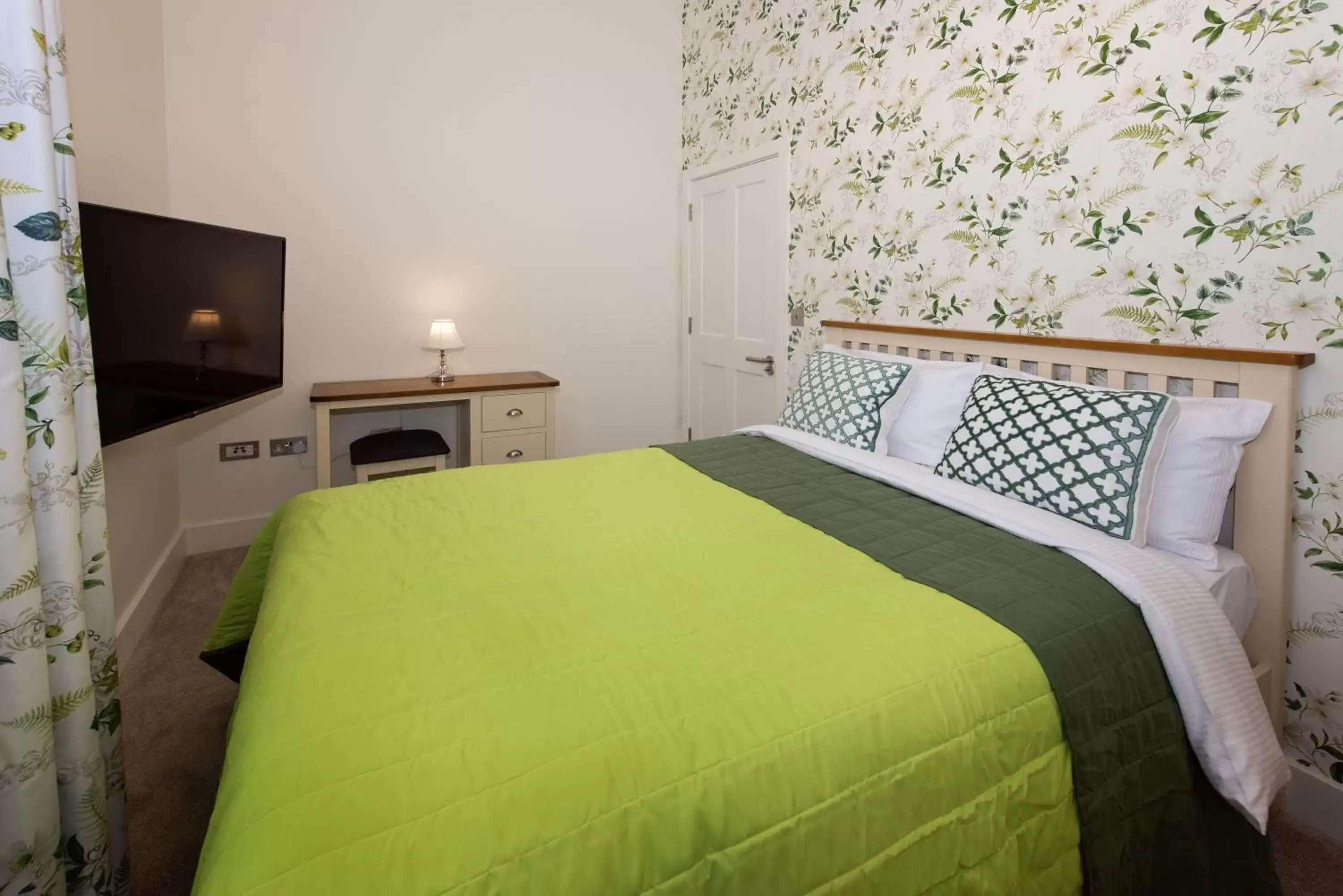 Bed in Best Luxury Apart Hotel in Oxford- Beechwood House