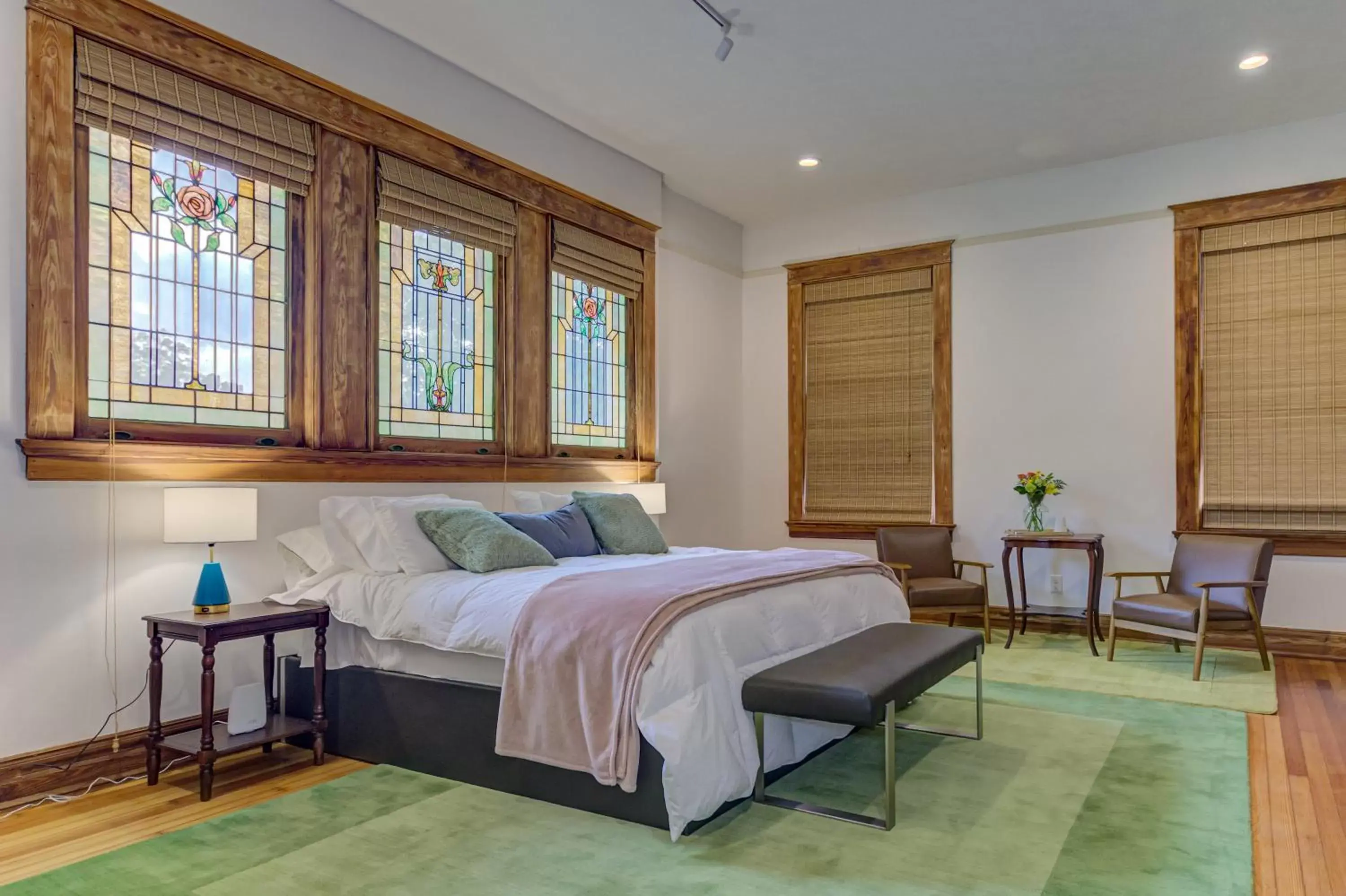 Deluxe King Room in Oak Hall Bed and Breakfast Deluxe King Room in Oak Hall Bed and Breakfast