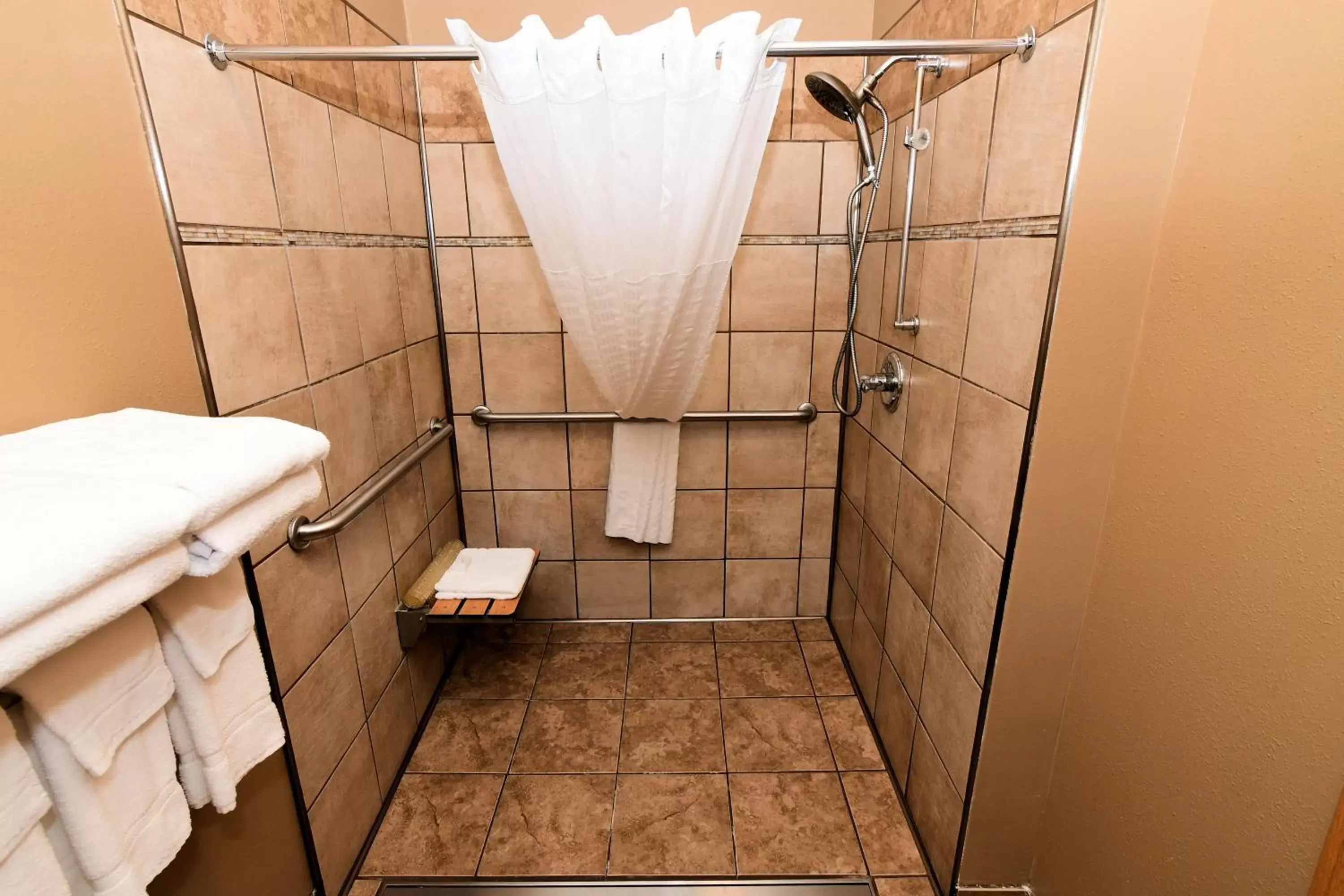 Shower, Bathroom in Cobblestone Inn & Suites - Denison | Majestic Hills