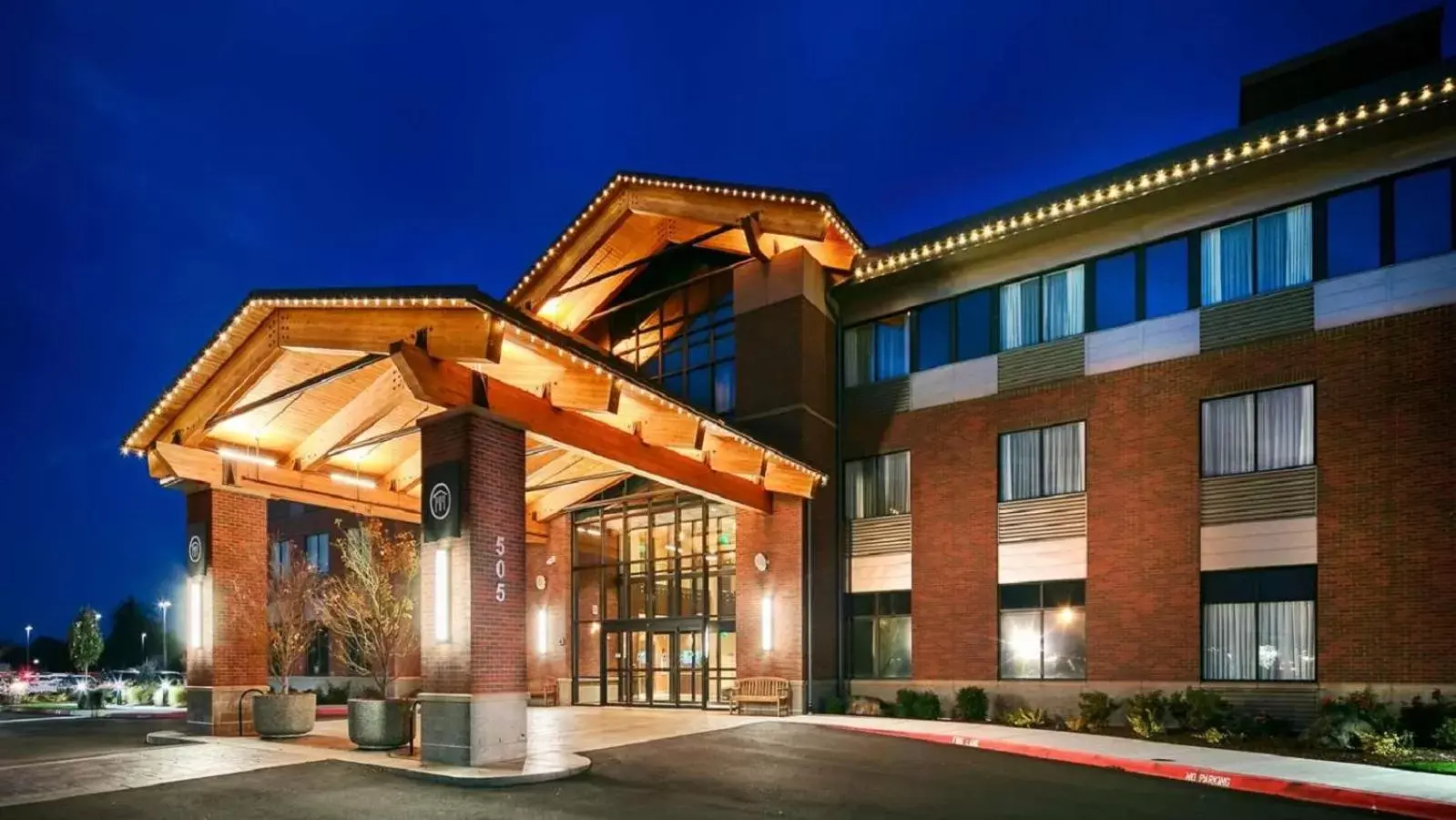 Property Building in Best Western Premier Boulder Falls Inn