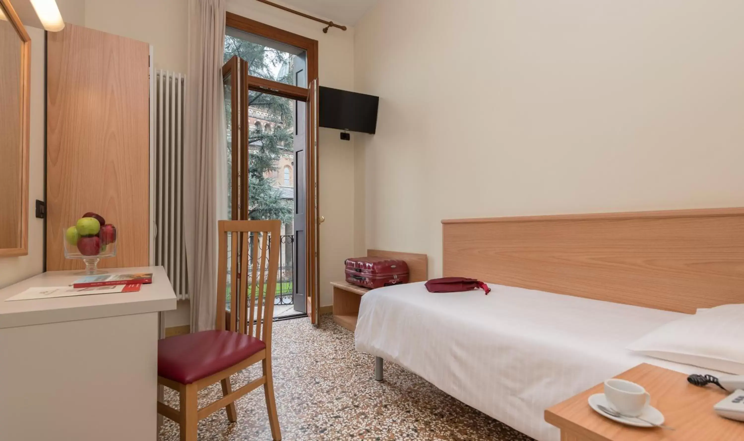 Seating area, Bed in Hotel Casa Del Pellegrino