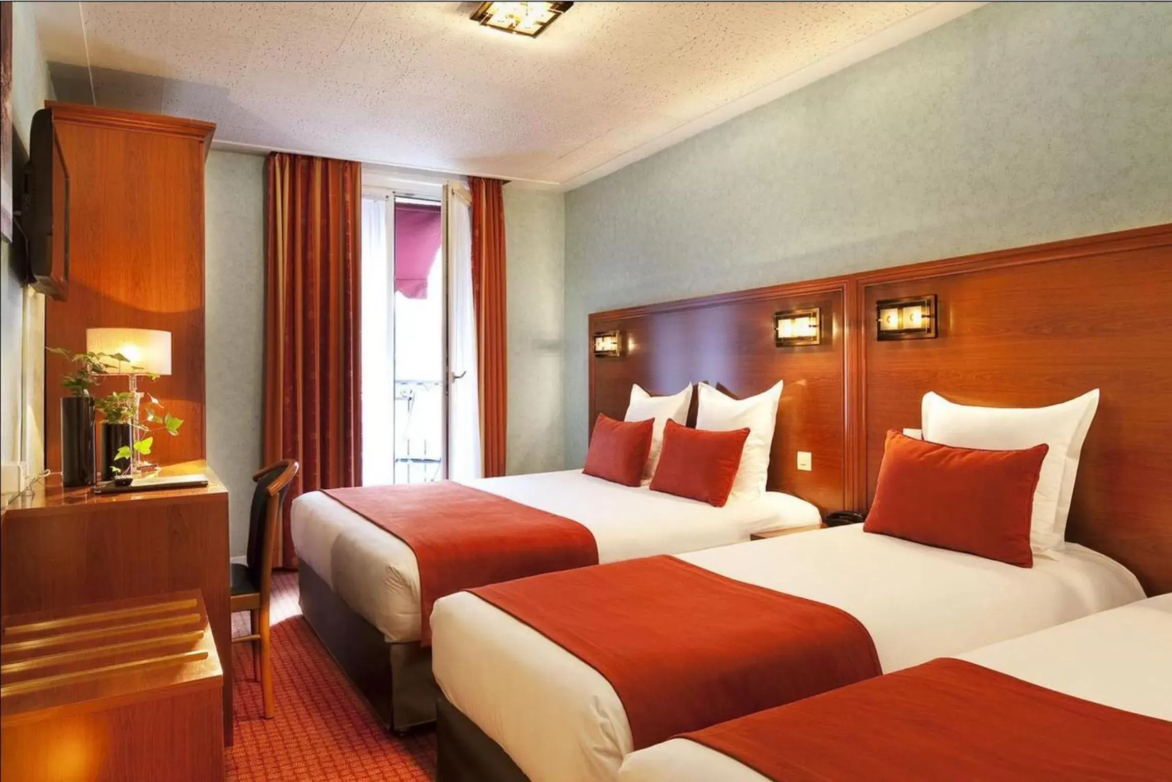 Bed in Hotel Terminus Lyon