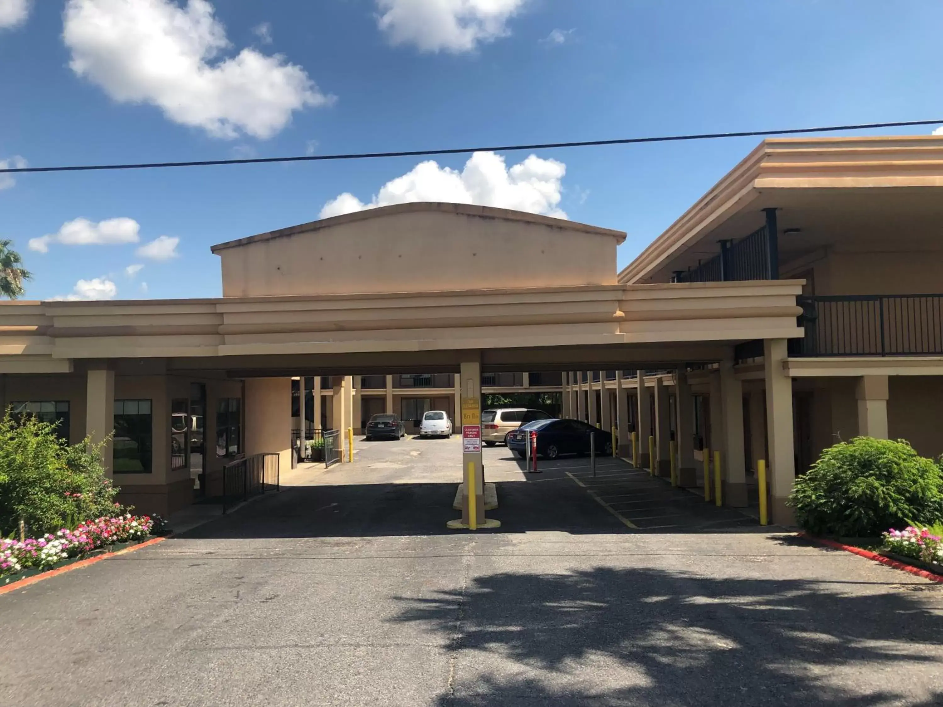 Property Building in Days Inn by Wyndham Lake Charles