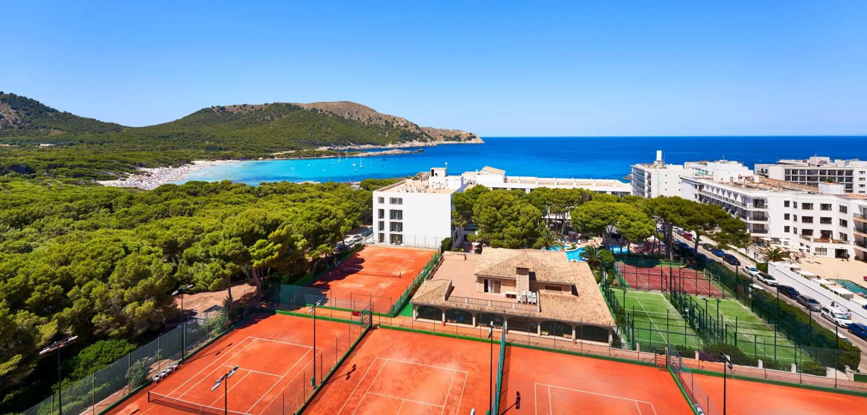 Facade/entrance, Bird's-eye View in Hotel & Spa S'Entrador Playa