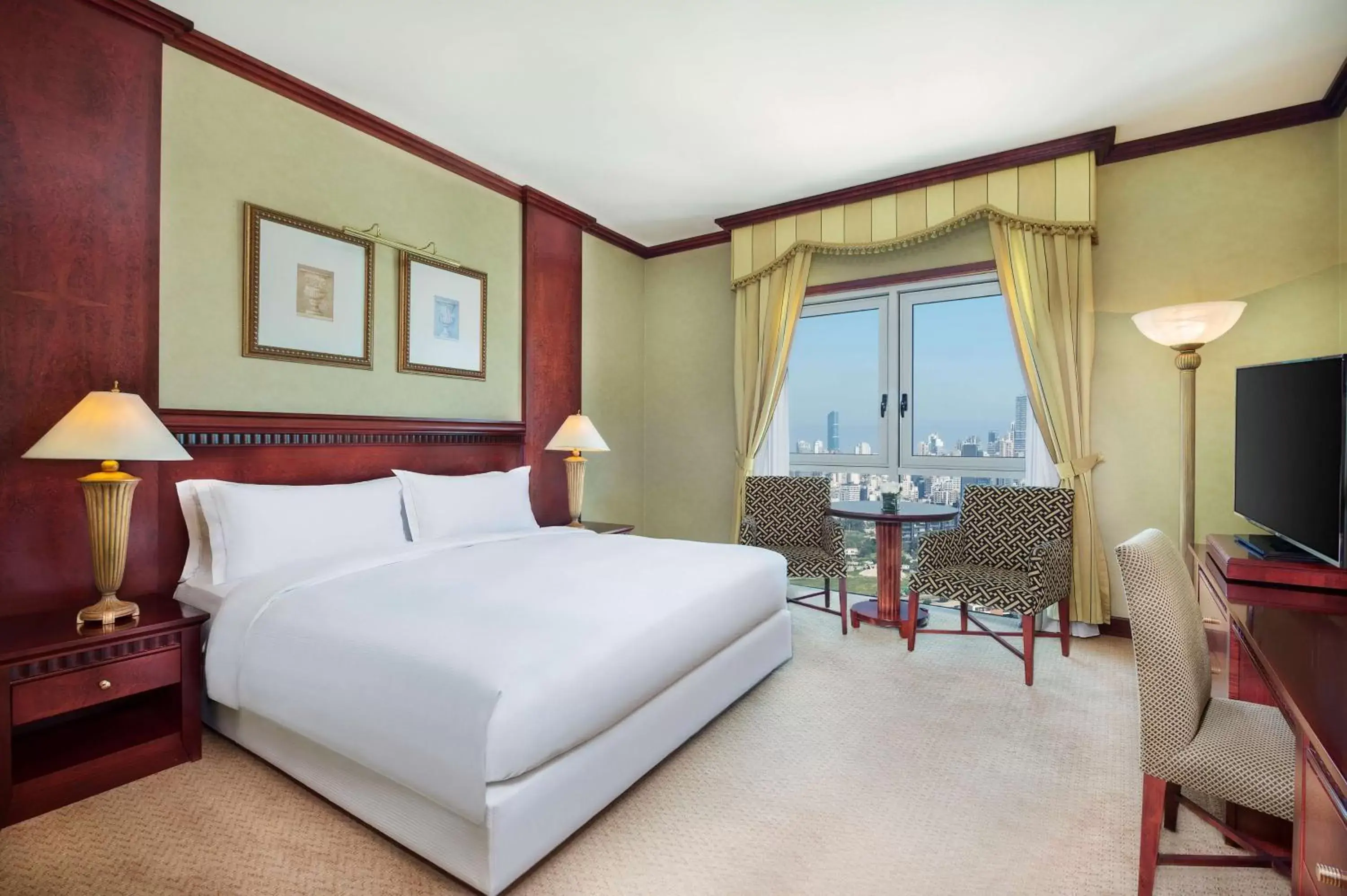 Bedroom, Bed in Hilton Beirut Metropolitan Palace Hotel