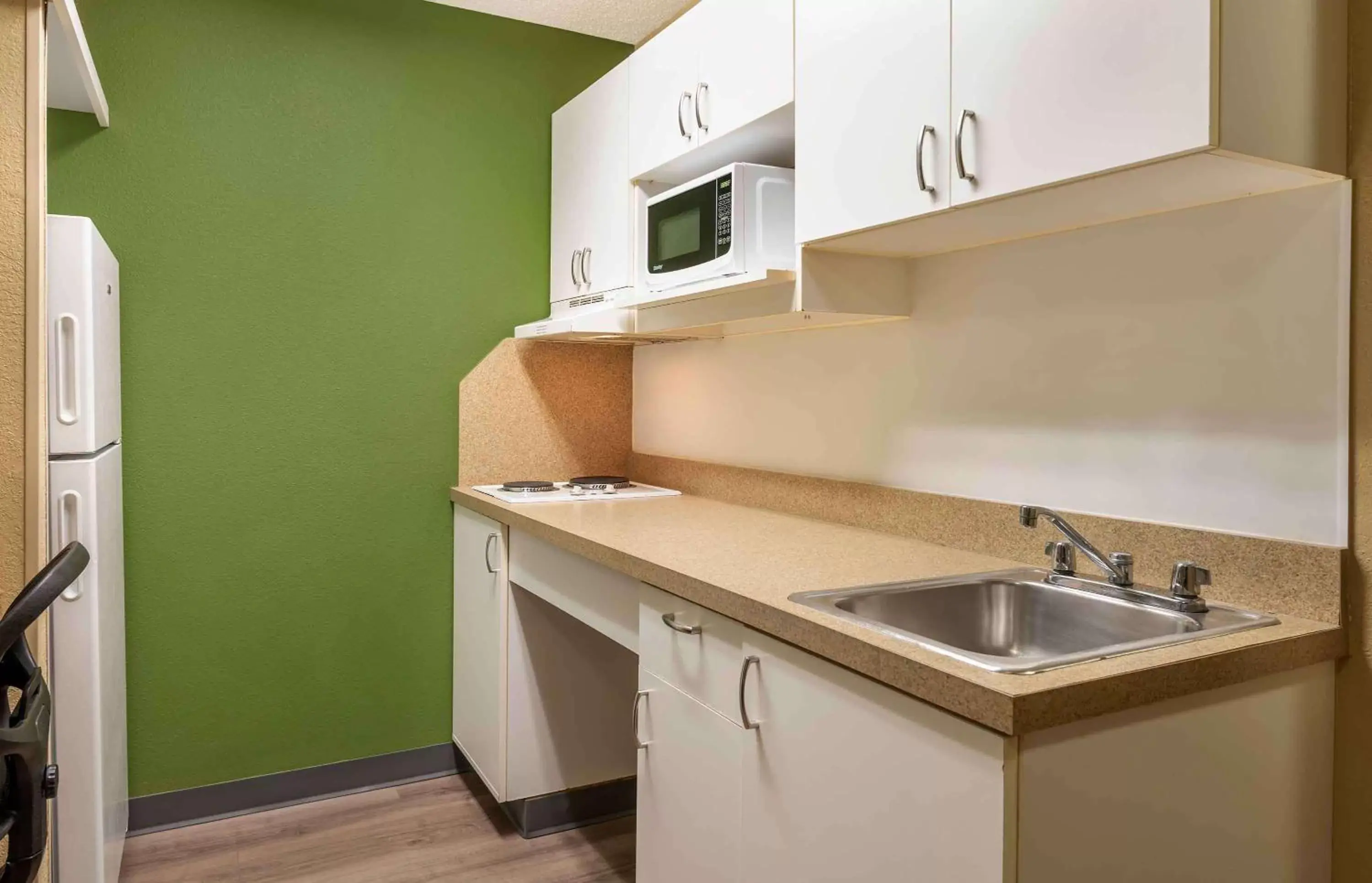 Bedroom, Kitchen/Kitchenette in Extended Stay America Suites - Merrillville - US Rte 30