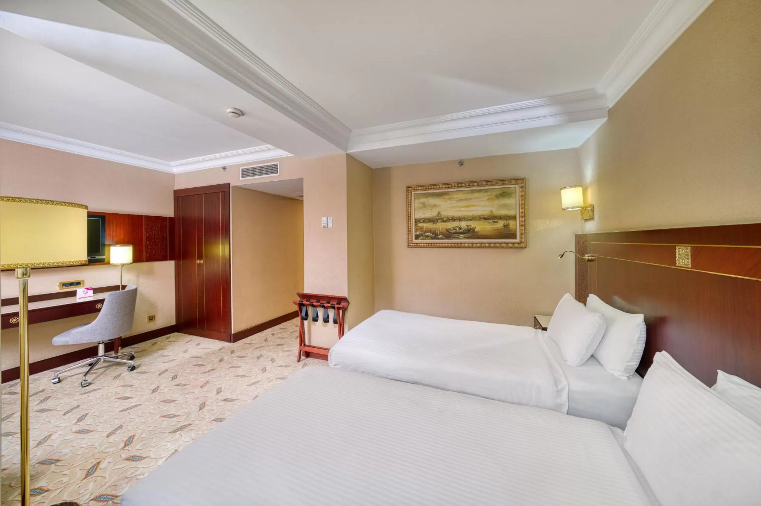 Bedroom, Bed in Crowne Plaza Istanbul - Old City by IHG
