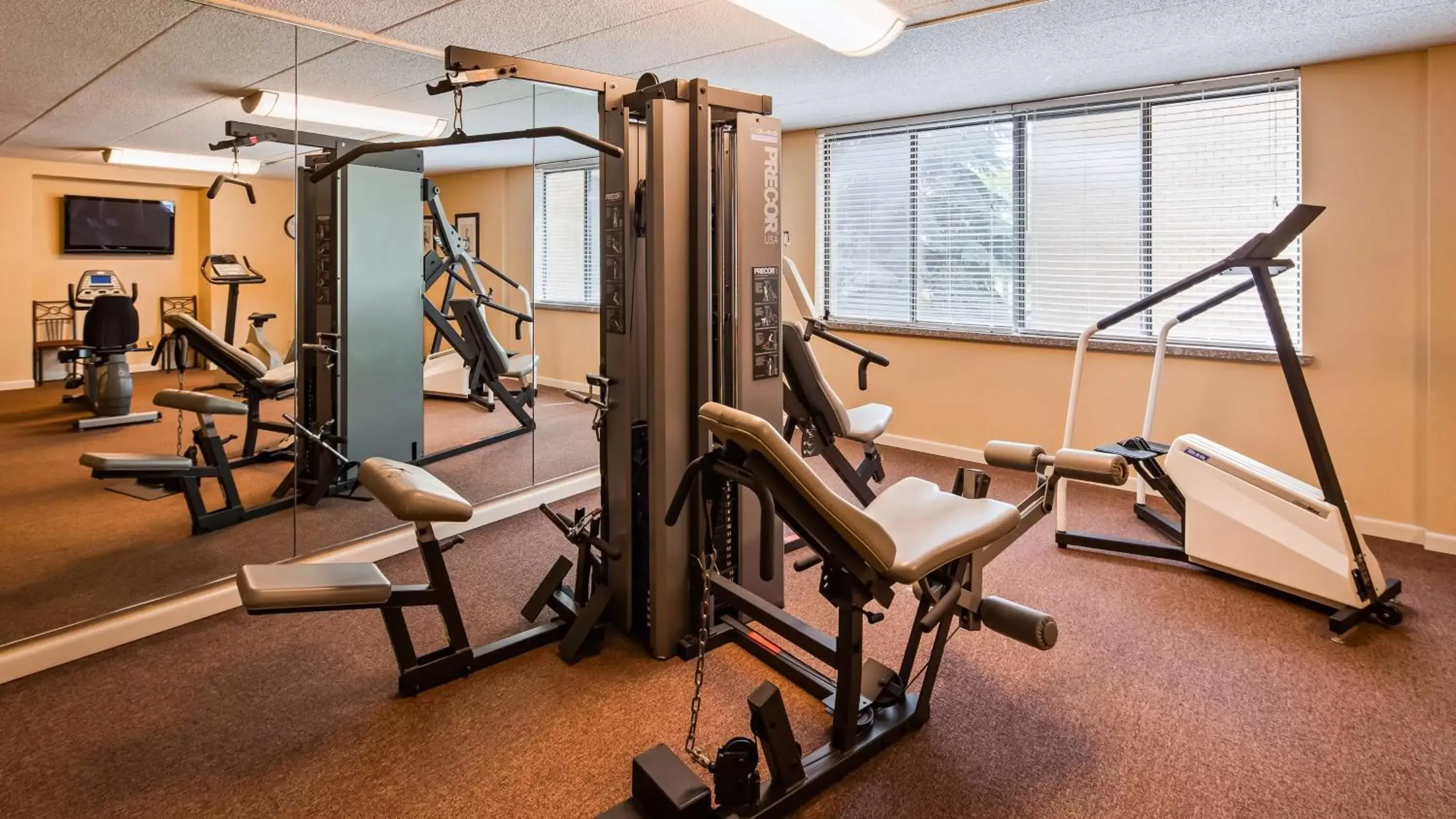 Fitness centre/facilities in Best Western East Towne Suites Fitness centre/facilities in Best Western East Towne Suites