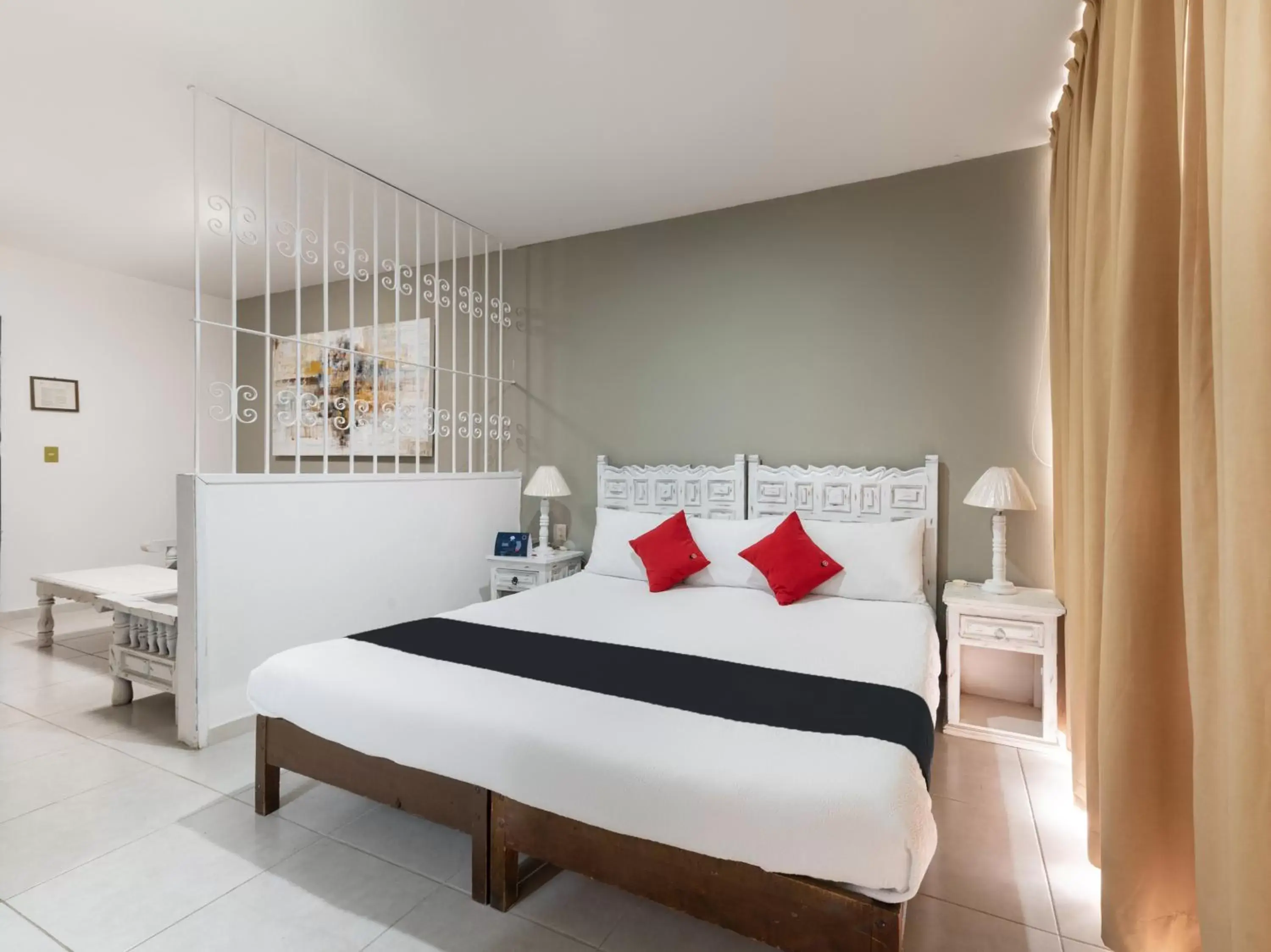 Bedroom, Bed in Suites Internacional