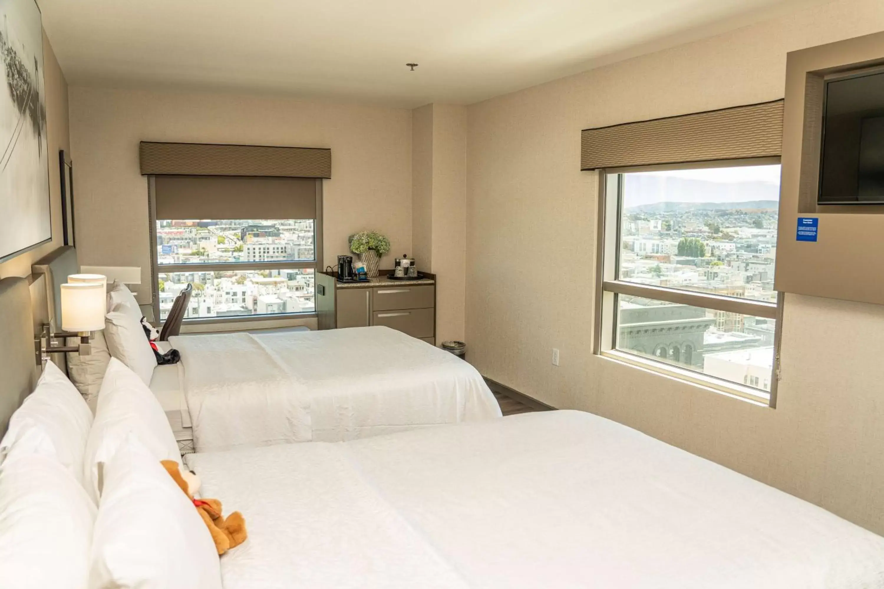 Bedroom, Bed in Hampton Inn San Francisco Downtown/Convention Center