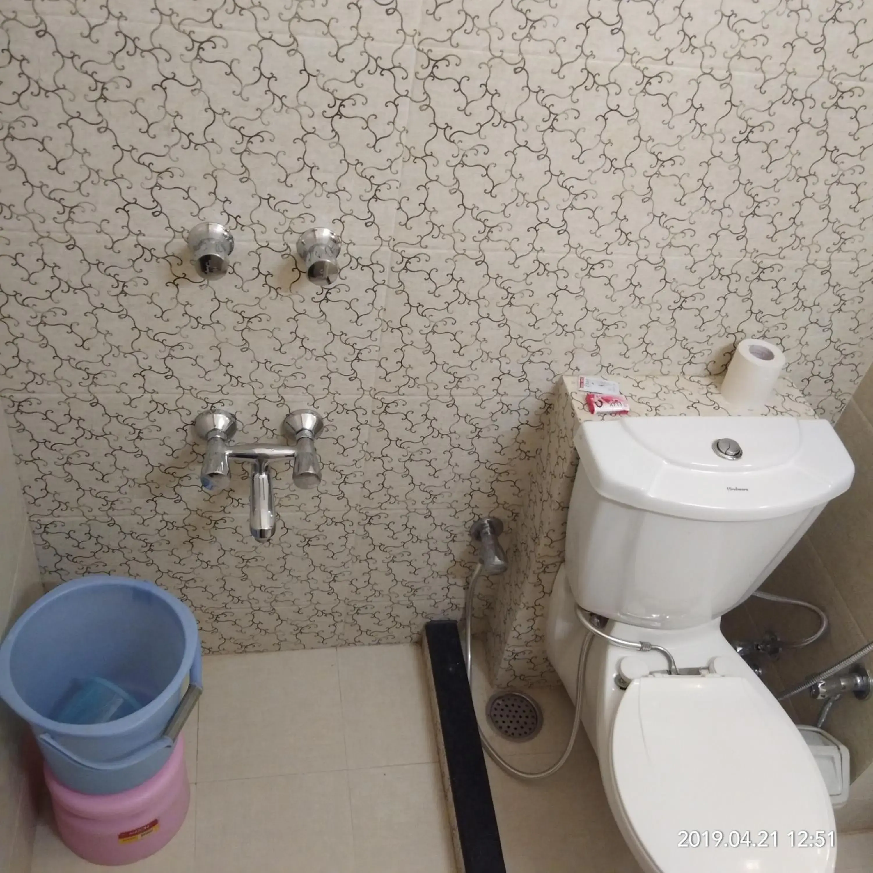 Bathroom in Jai Niwas Garden Hotel