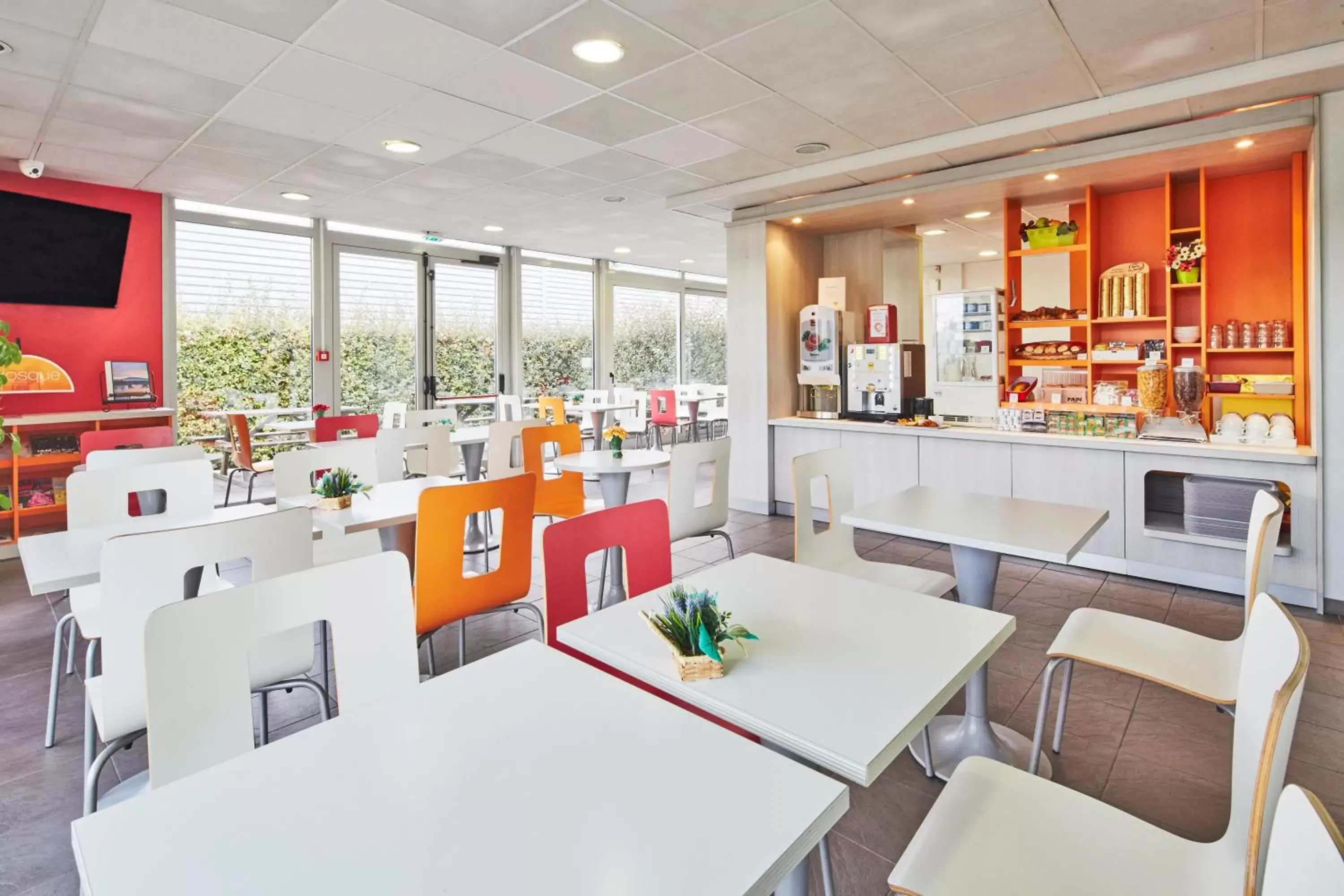Other, Restaurant/Places to Eat in Premiere Classe Avignon Parc Des Expositions