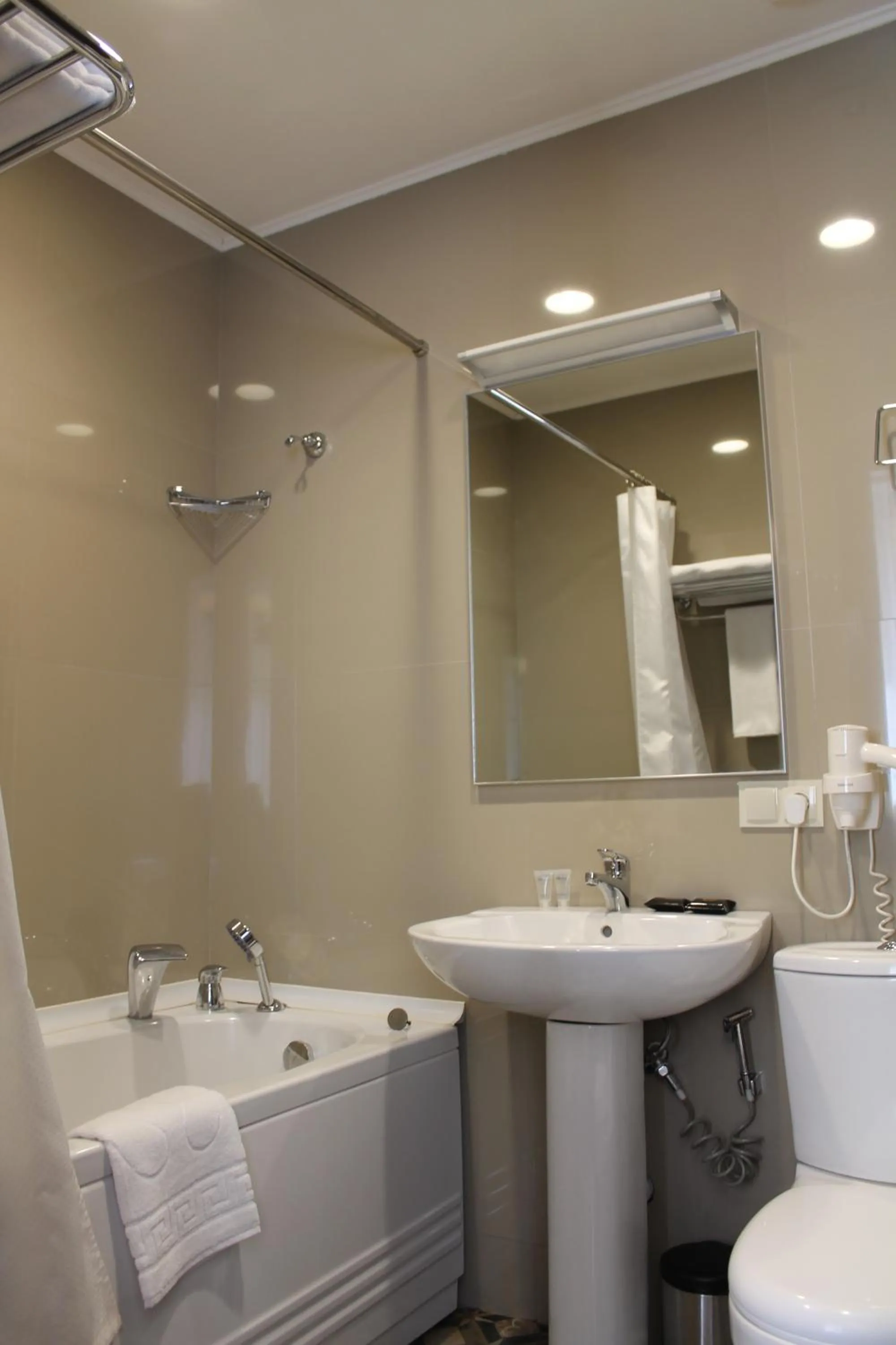 Shower in Redline Hotel