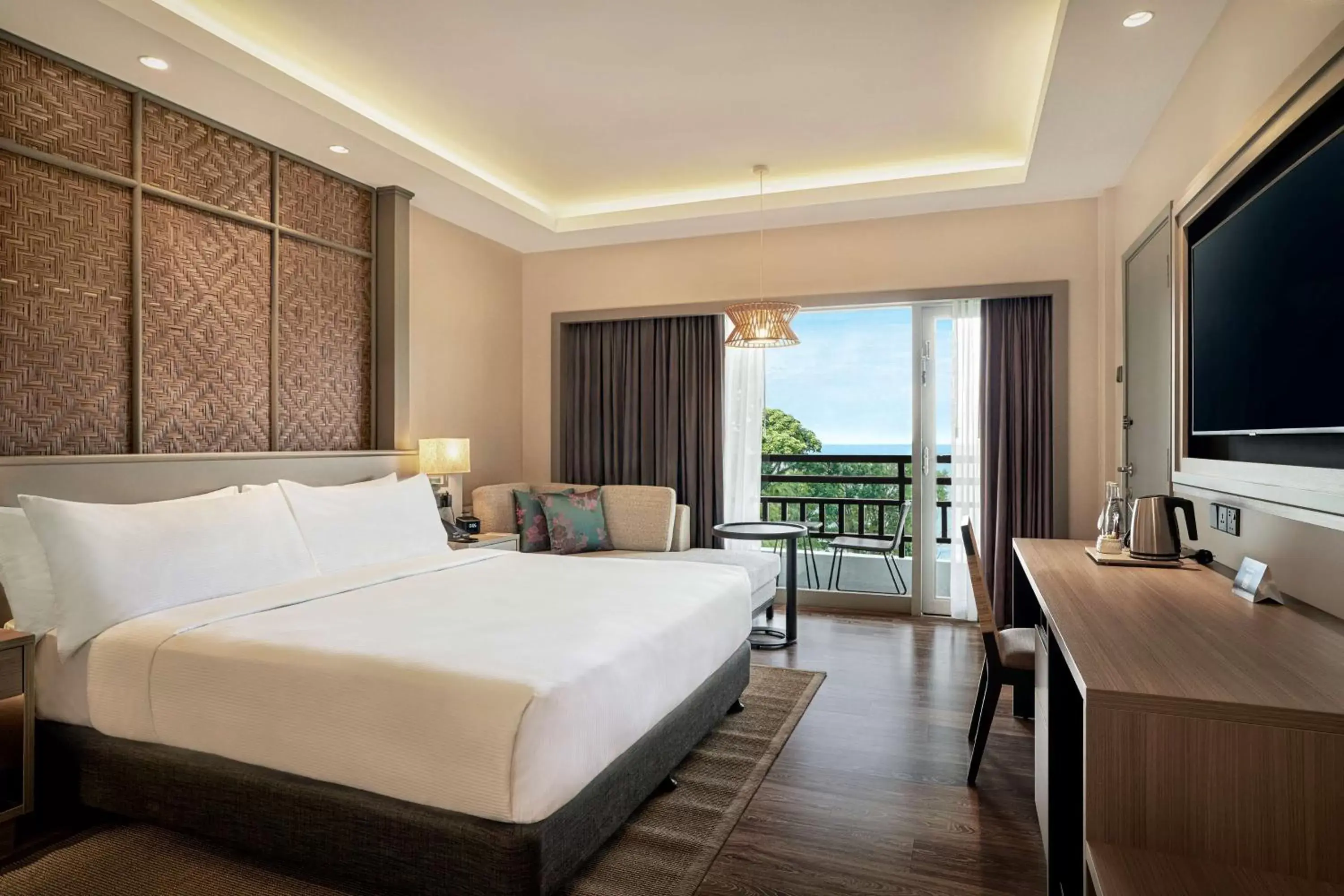 Bed in DoubleTree by Hilton Damai Laut