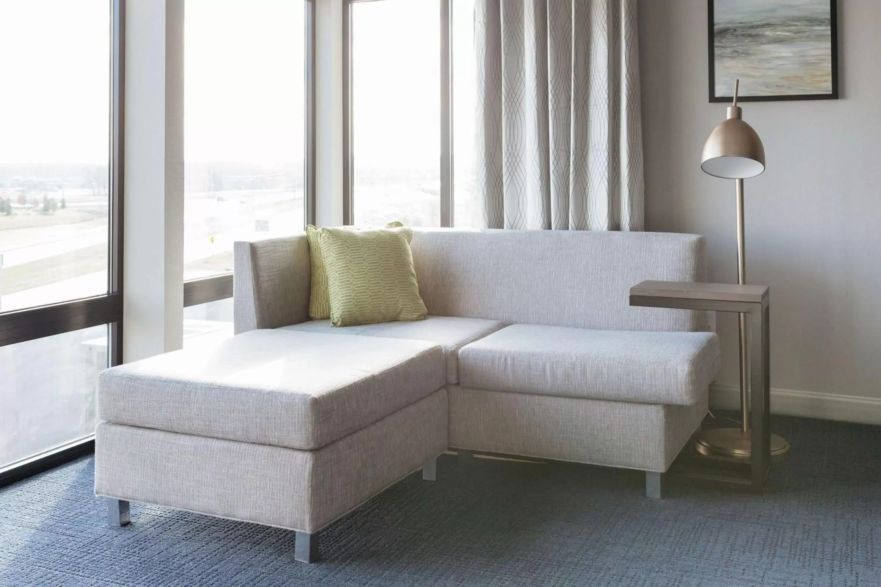 Living room, Seating Area in Hilton Garden Inn Madison Sun Prairie