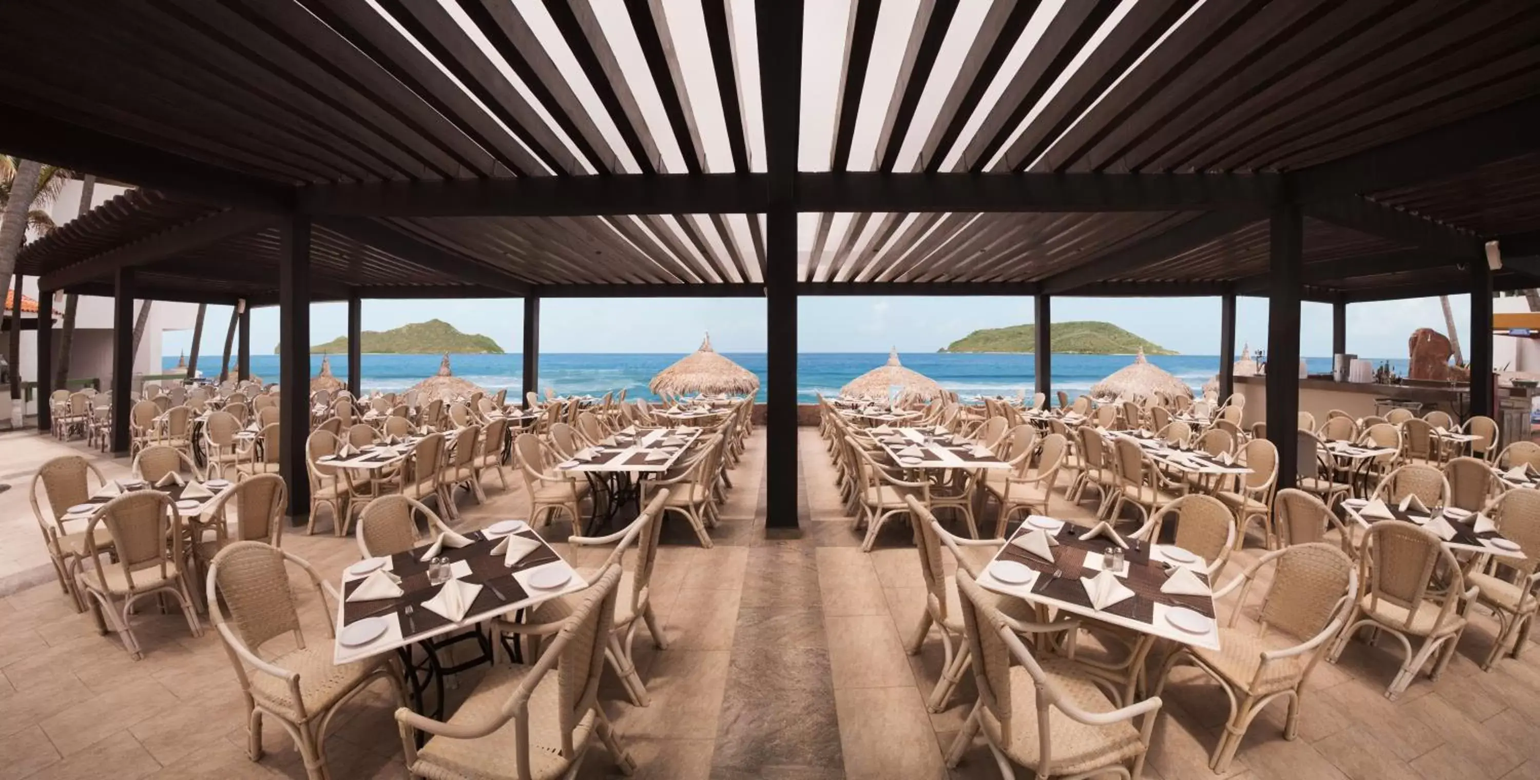 Restaurant/Places to Eat in El Cid Castilla Beach