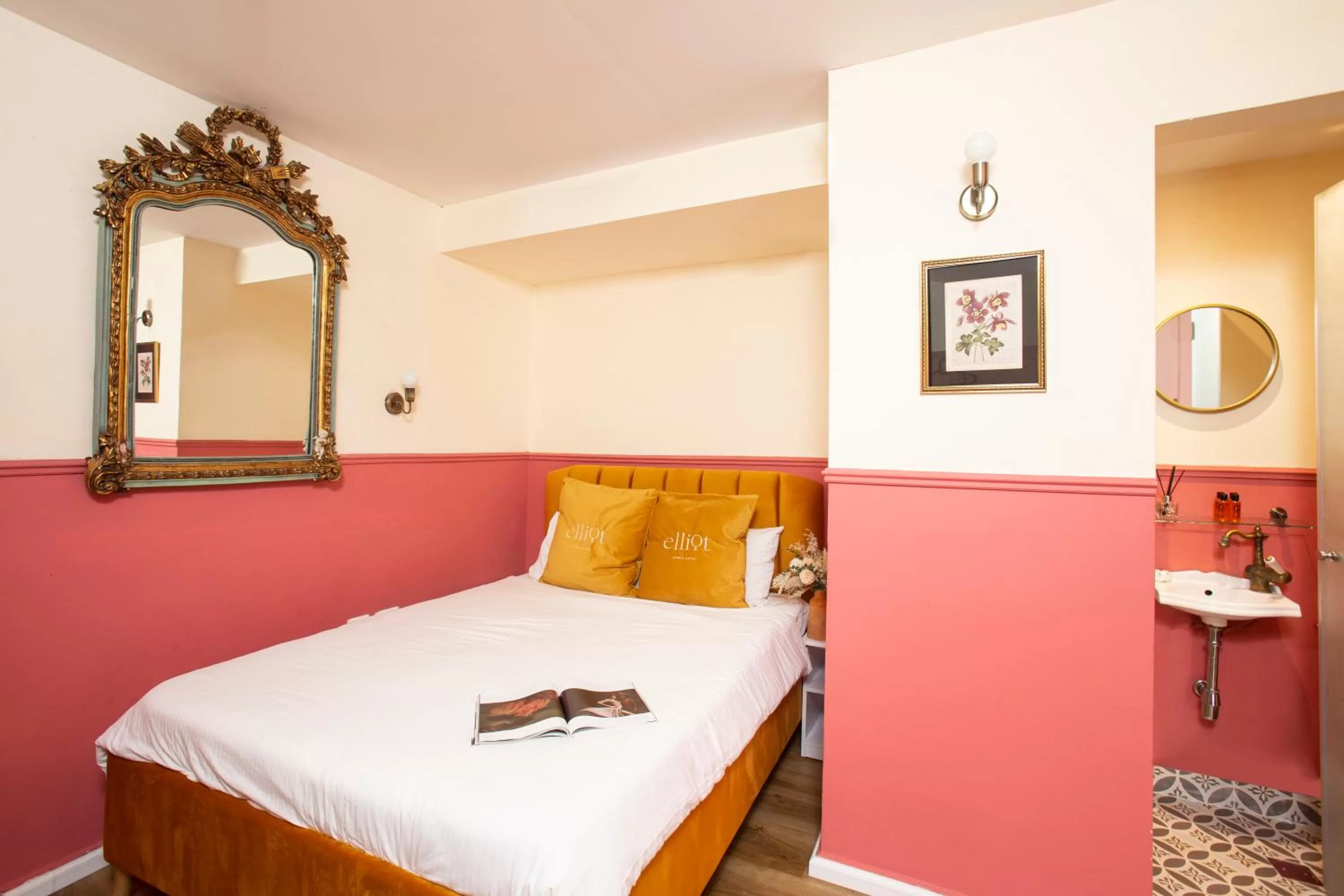 Shower in The Elliot - Adults only