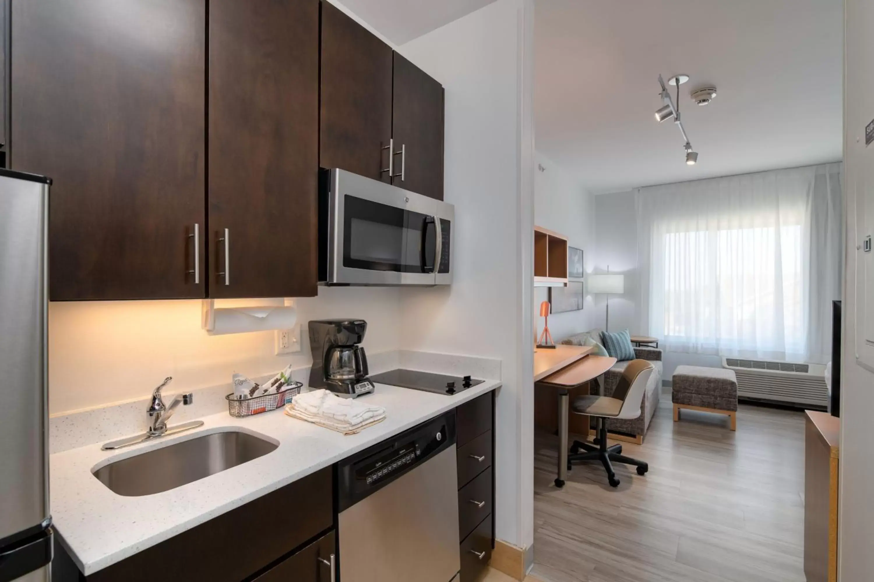Bedroom, Kitchen/Kitchenette in TownePlace Suites by Marriott Dallas McKinney