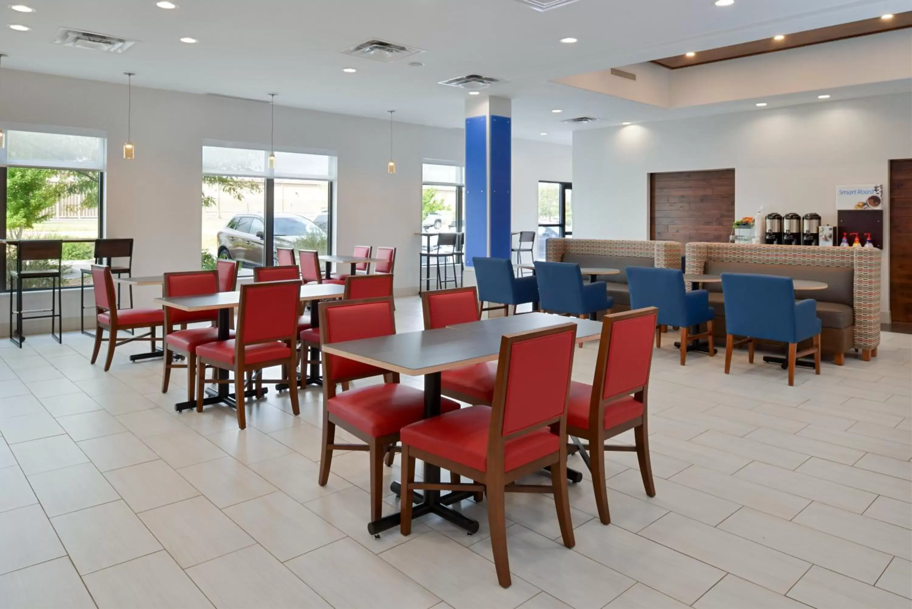 Breakfast, Restaurant/Places to Eat in Holiday Inn Express & Suites Pueblo, an IHG Hotel