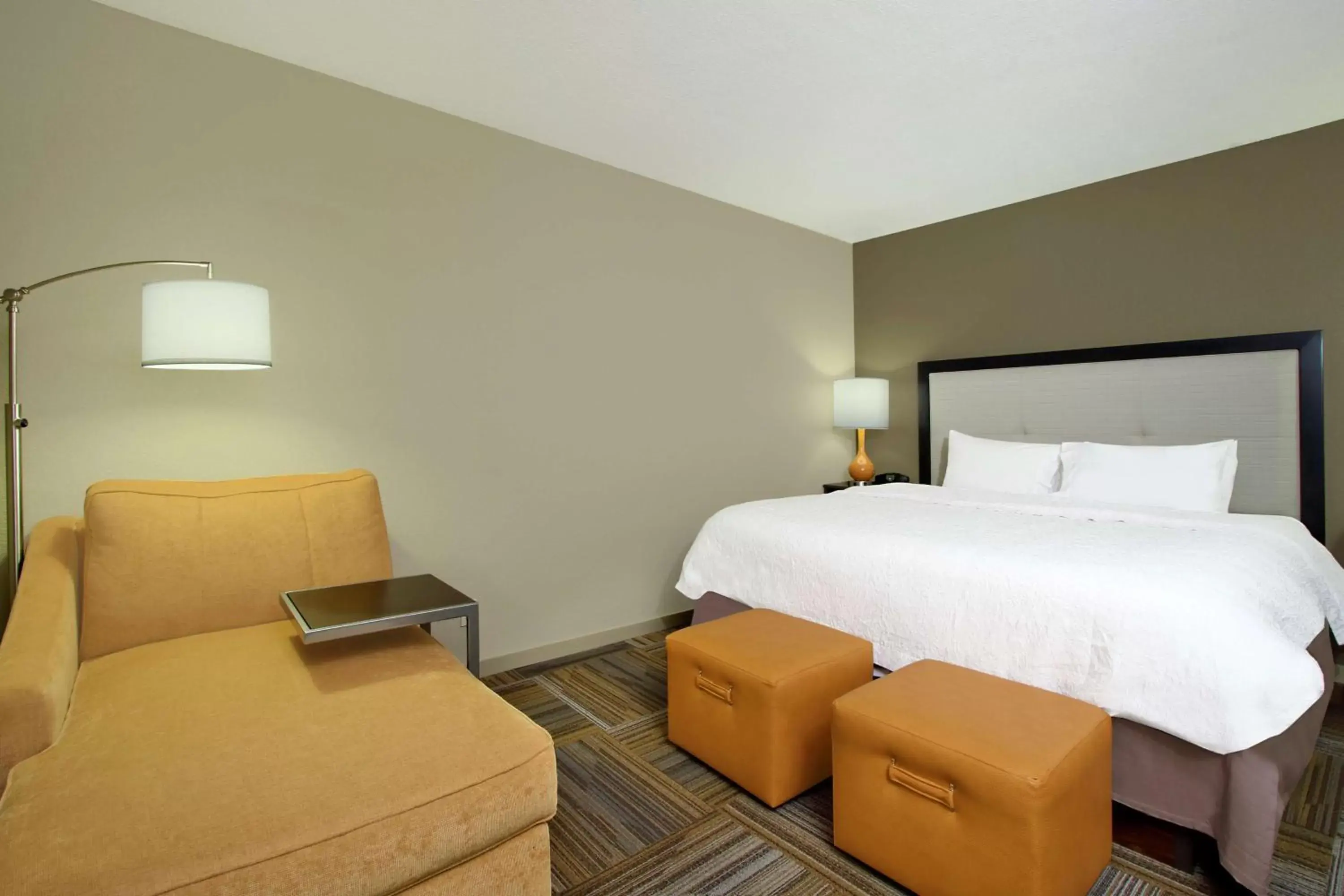 Bed in Hampton Inn & Suites-Florence Downtown
