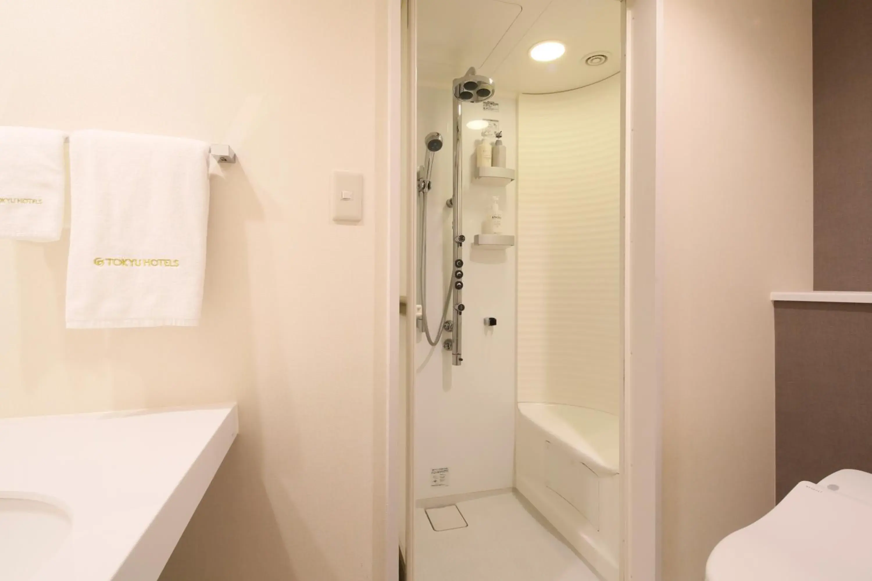Shower, Bathroom in Hiroshima Tokyu Rei Hotel
