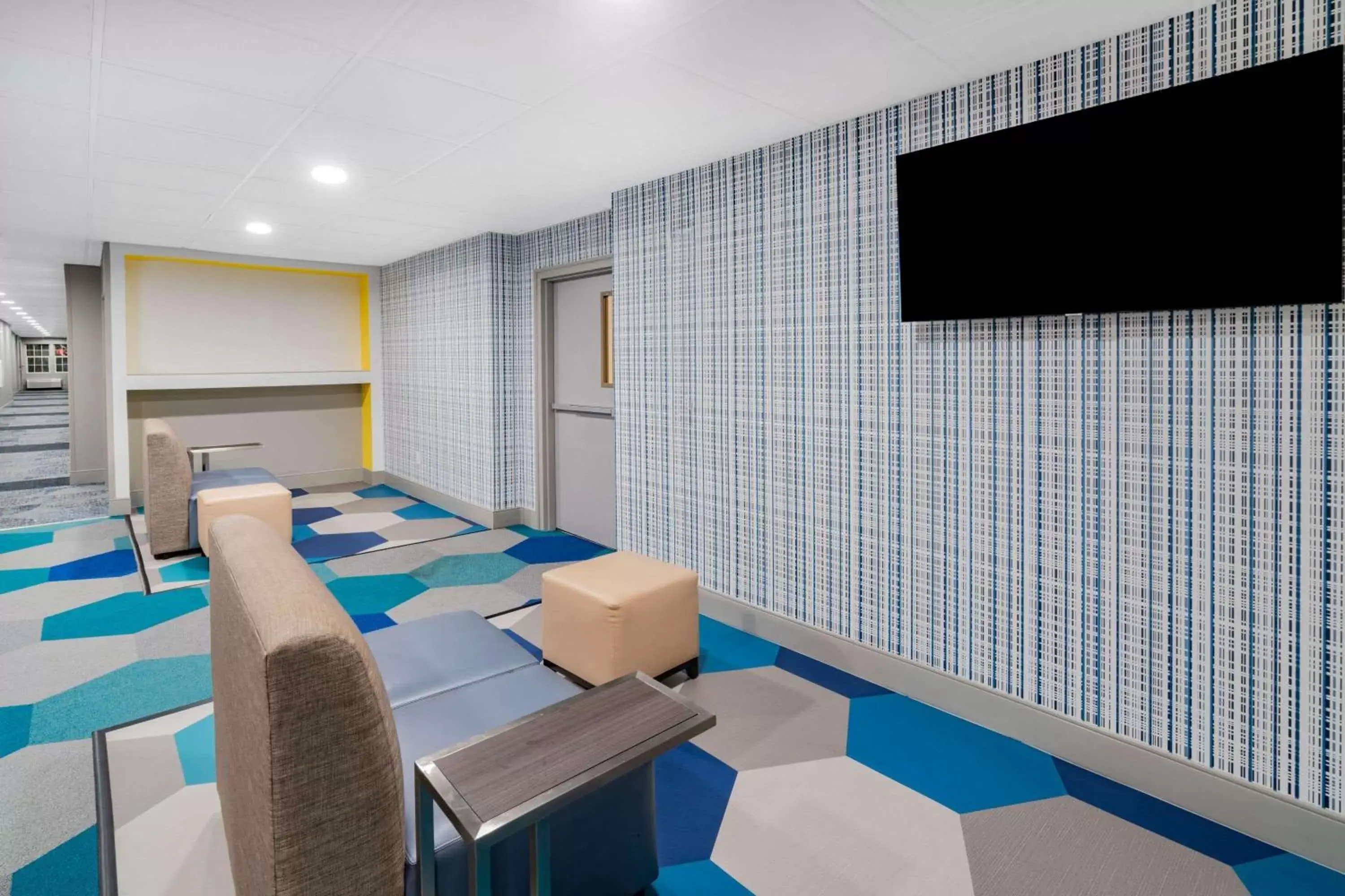 Lobby or reception, TV/Entertainment Center in Microtel Inn by Wyndham Athens