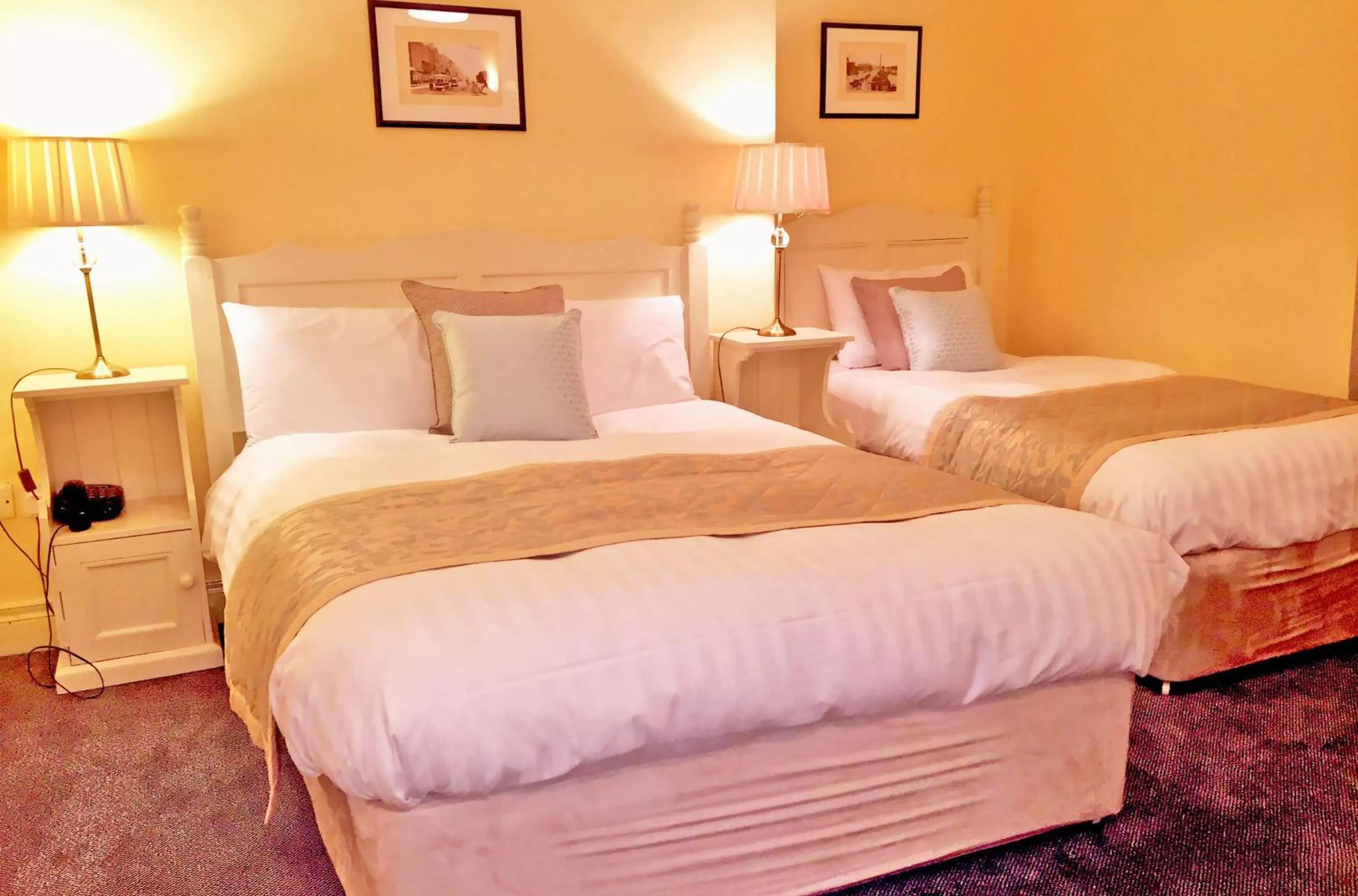 Bed in Baggot Court Townhouse