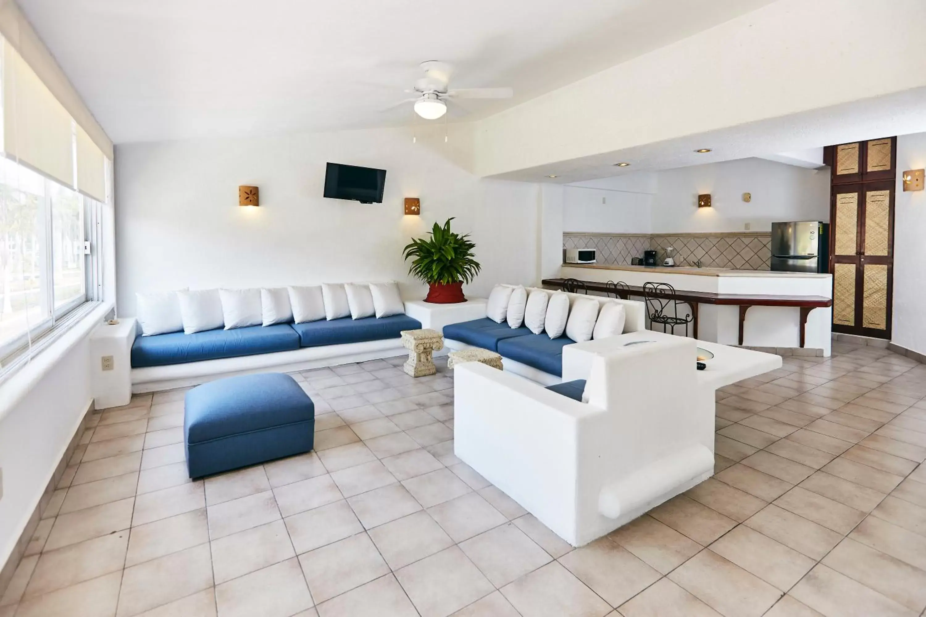 Seating Area in Hotel Suites Ixtapa Plaza
