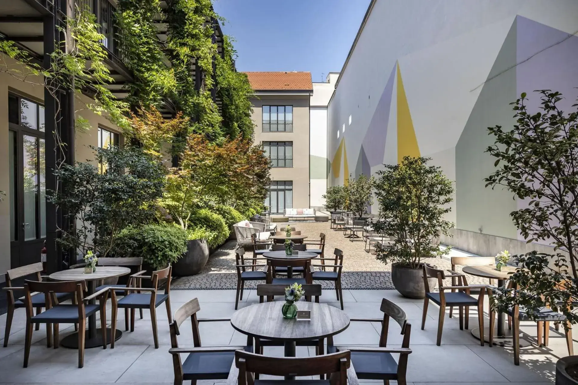 Garden, Restaurant/Places to Eat in Savona 18 Suites