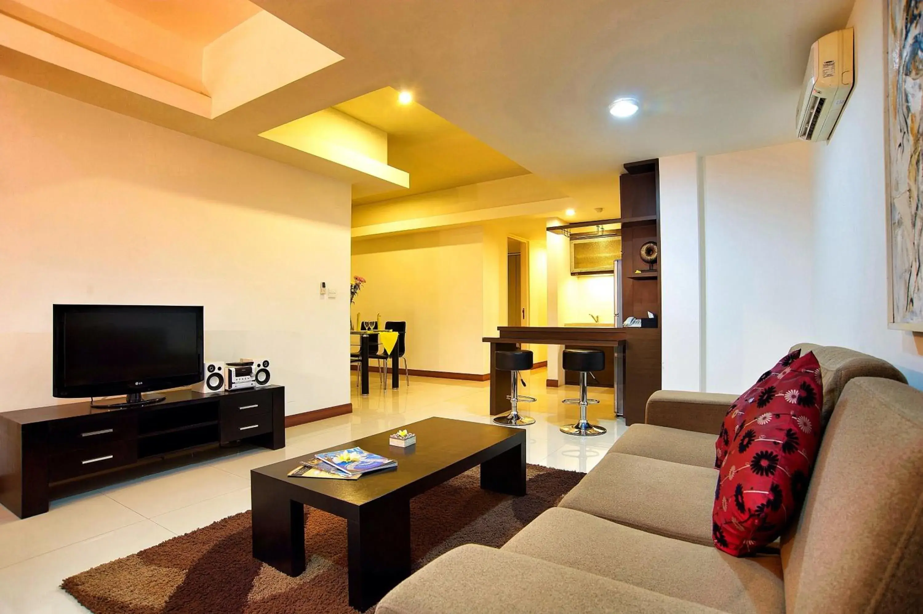 Living room, Seating Area in Sunset Residence and Condotel